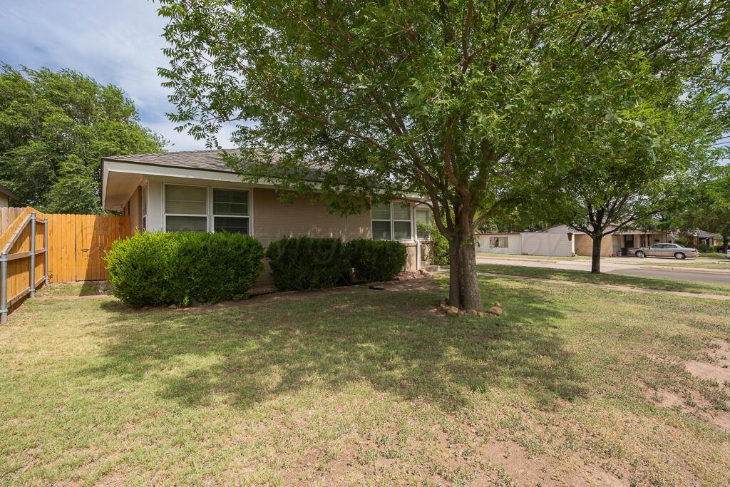 1919 S Milam Street Property Photo 4