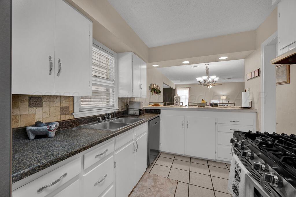 1919 S Milam Street Property Photo 13