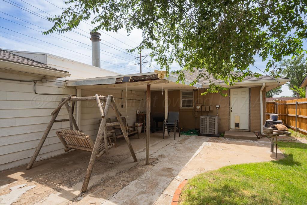 1919 S Milam Street Property Photo 20