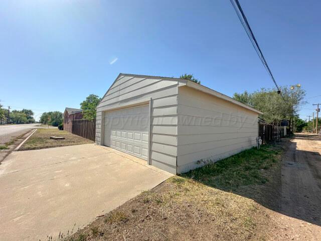 321 S Barkley Street Property Photo 24