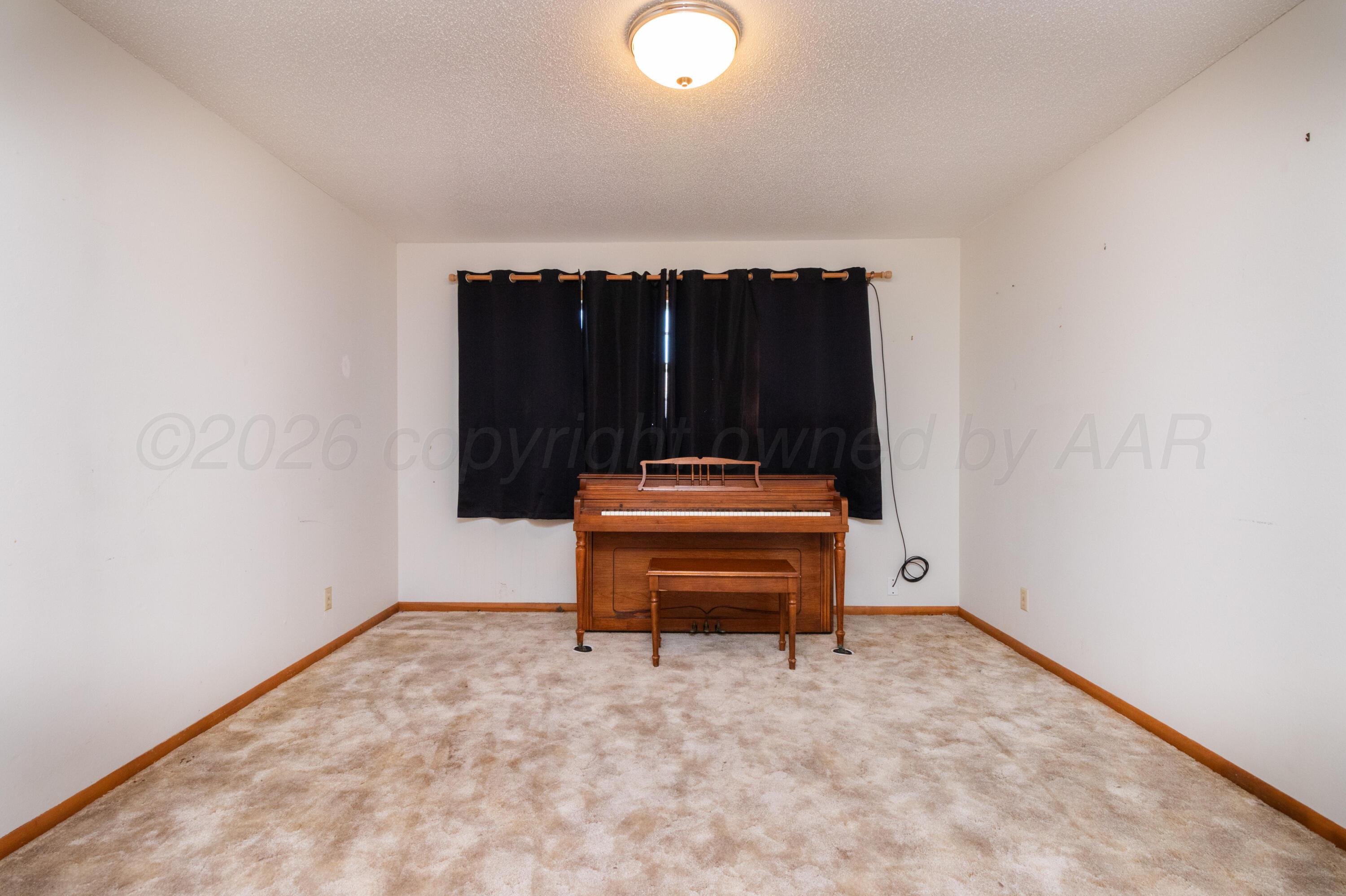 1009 N Main Street Property Photo 12