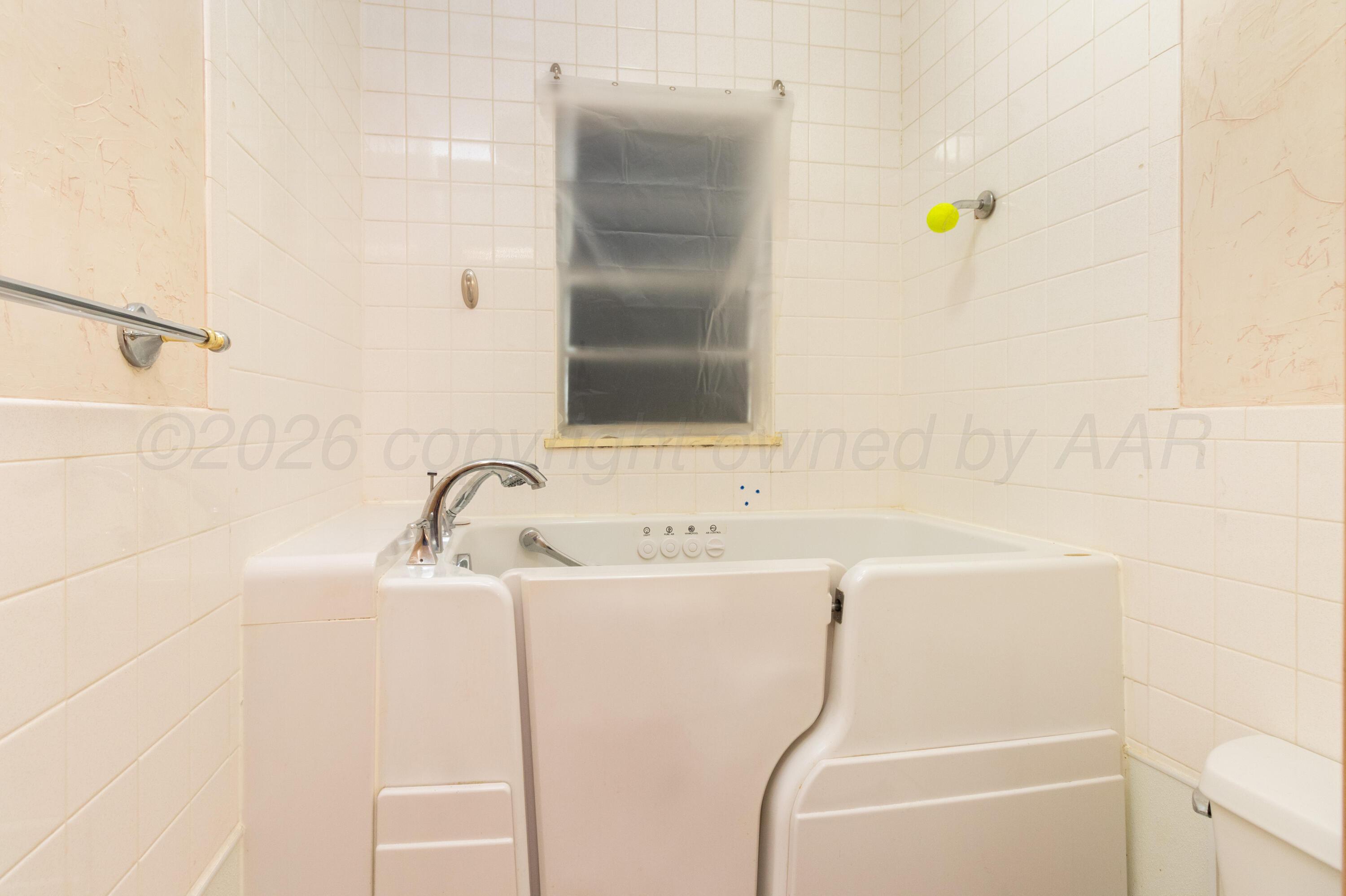 1009 N Main Street Property Photo 24