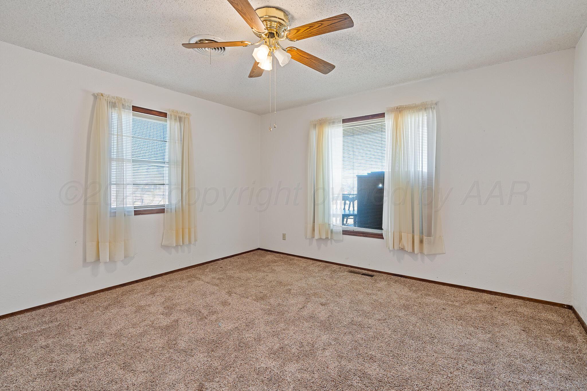 604 E 4th Street Property Photo 13