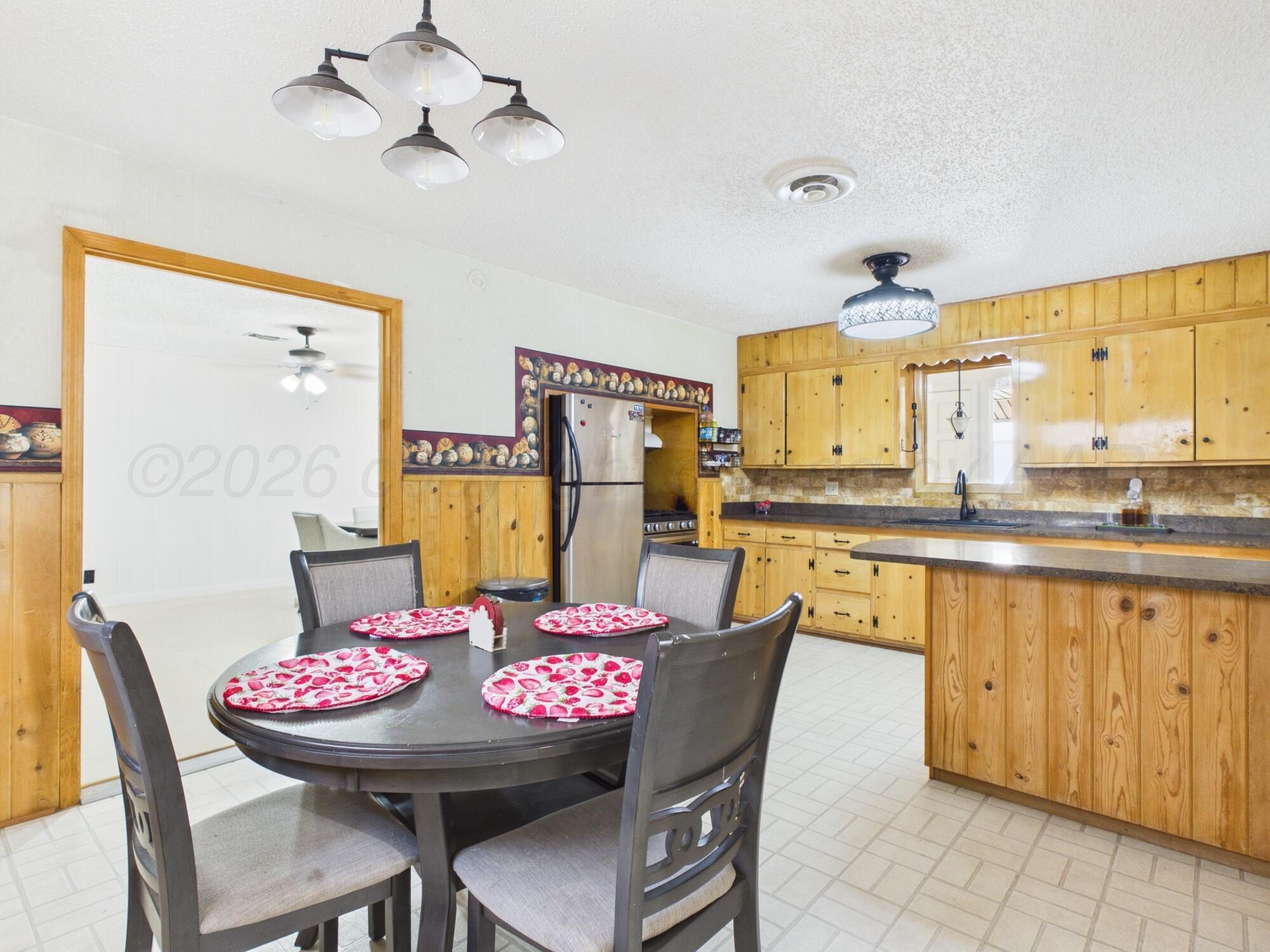 719 N Grace Street Property Photo 4