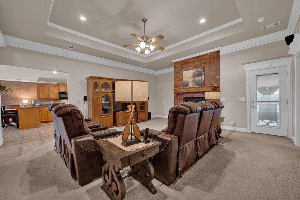7600 Weatherly Lane Property Photo 4