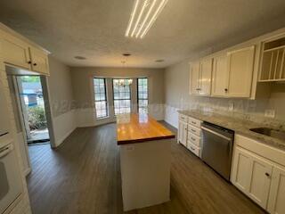 7720 Canode Drive Property Photo 6
