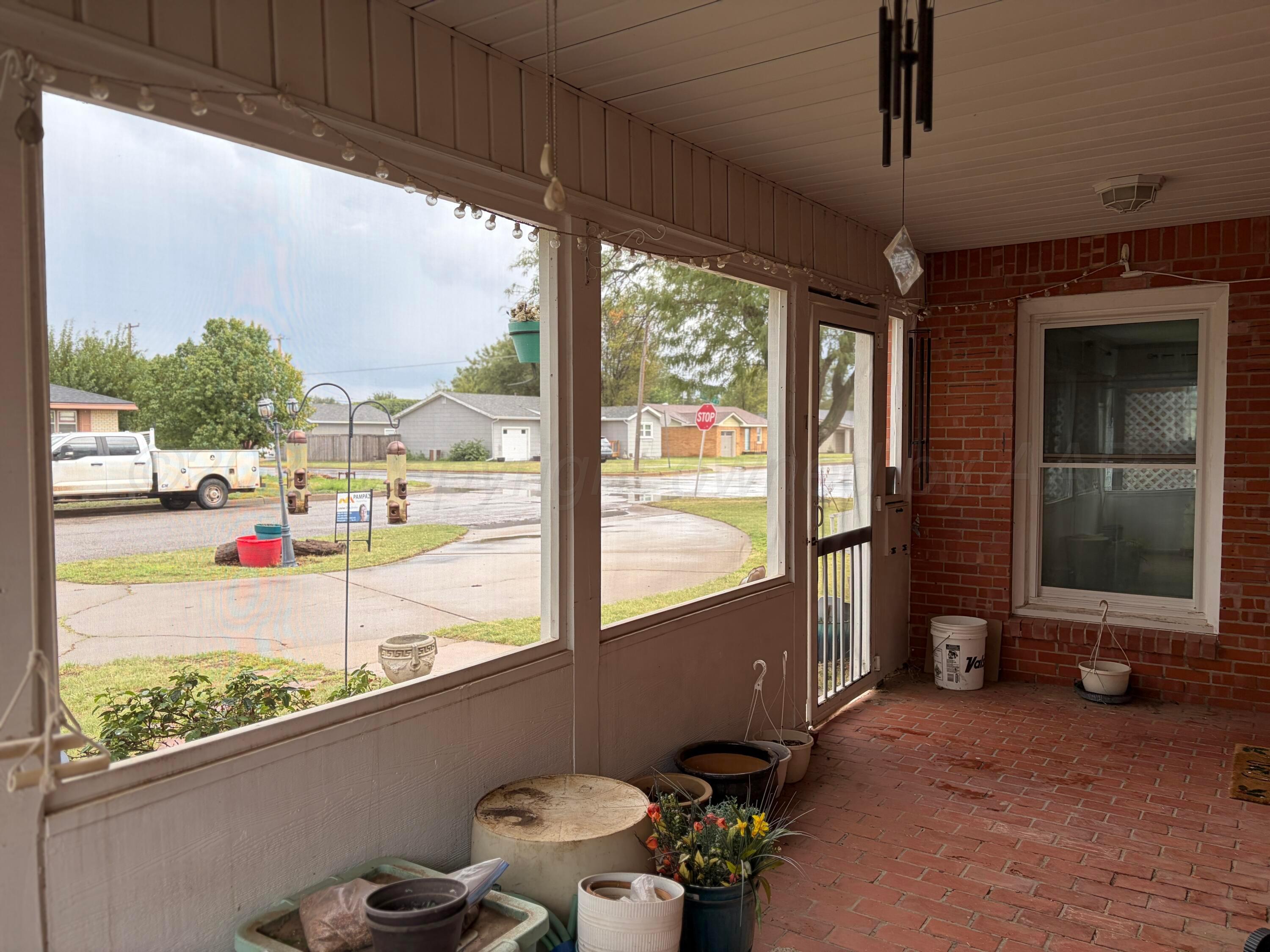 2301 N Mary-ellen Street Property Photo 4