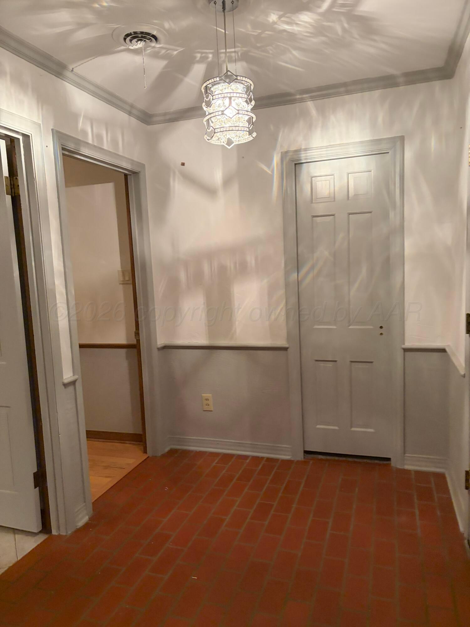2301 N Mary-ellen Street Property Photo 6
