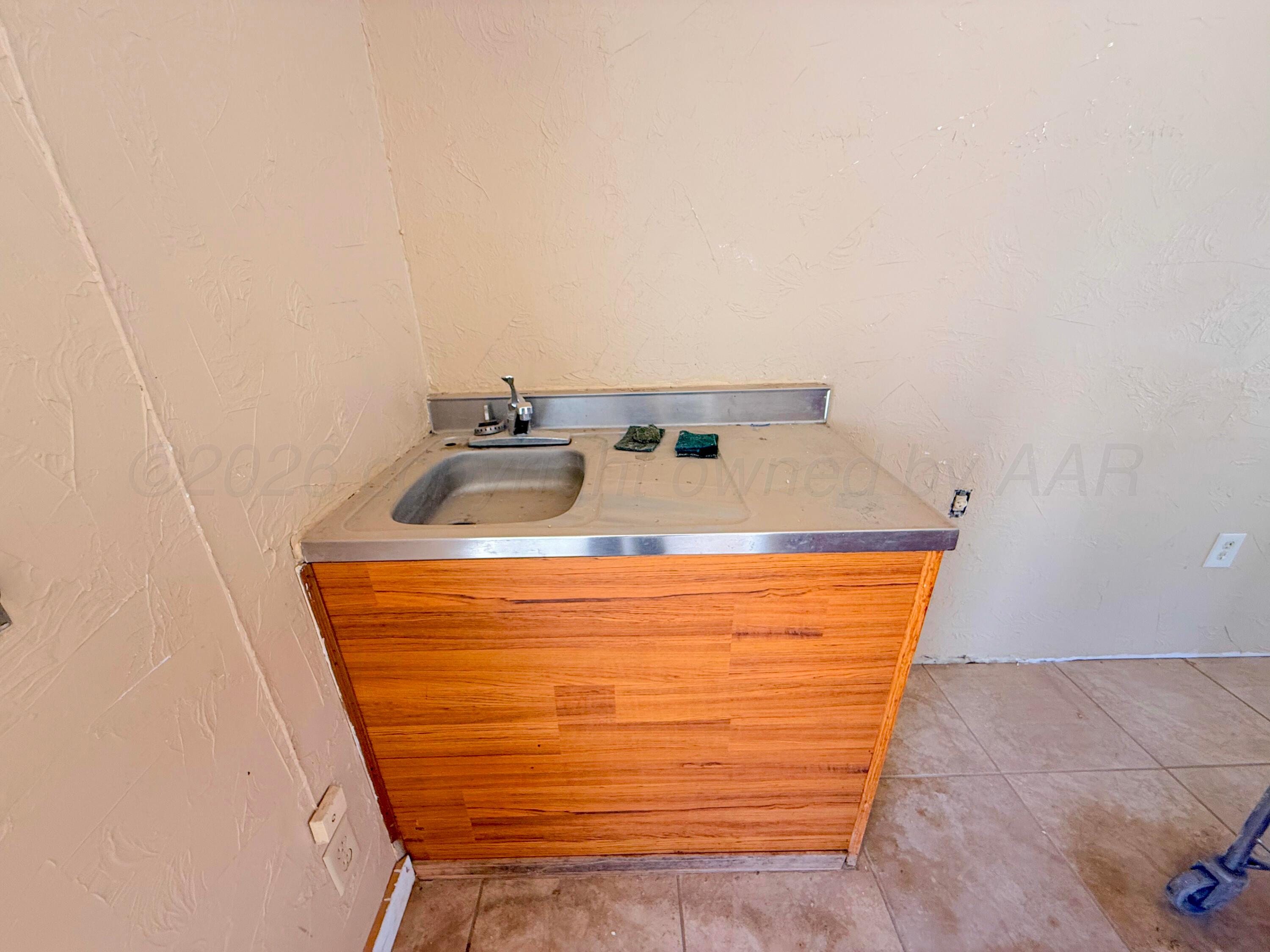 1801 Alcock Street Property Photo 16