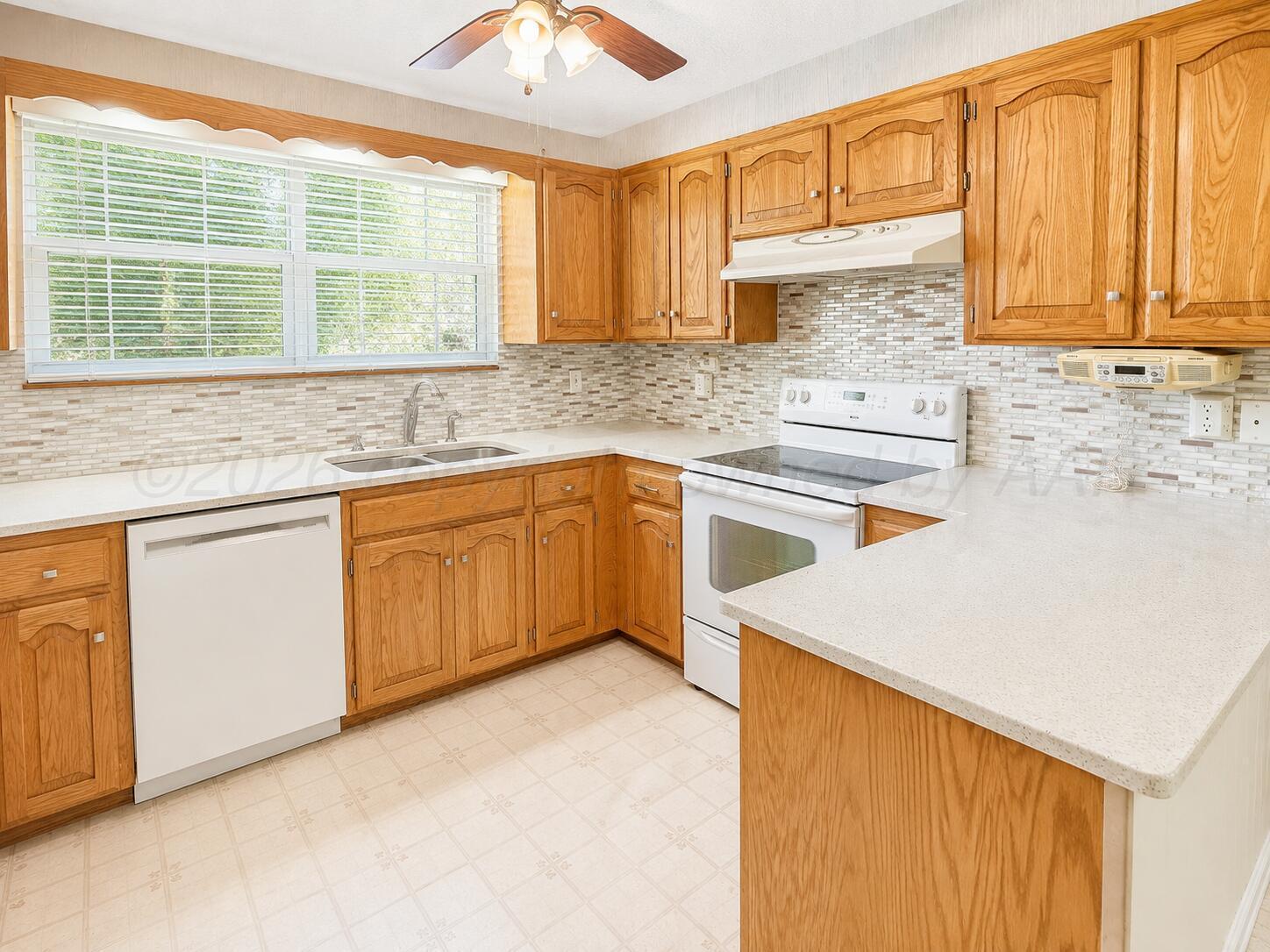 216 Juniper Street Property Photo 4