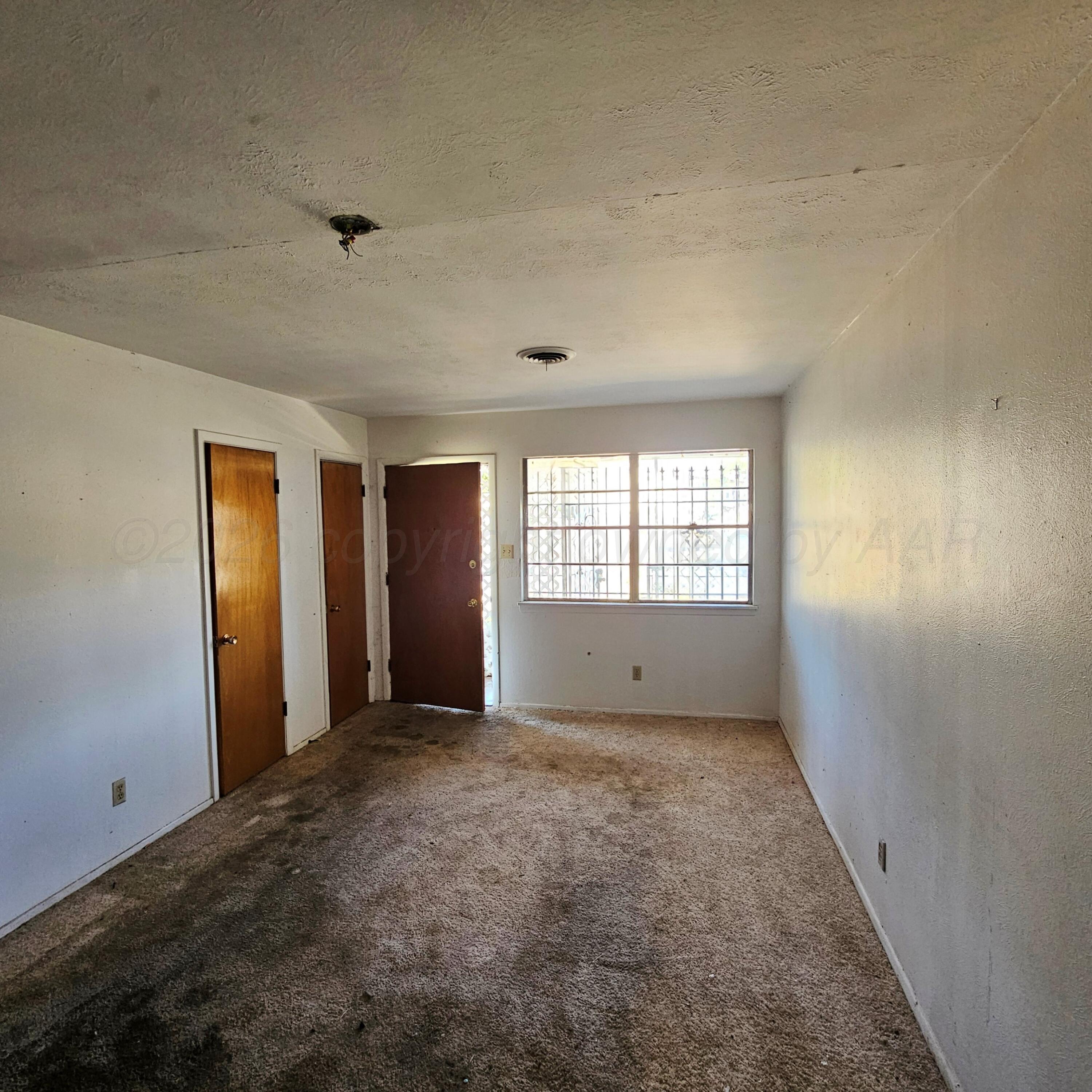 2914 Angelus Drive Property Photo 3