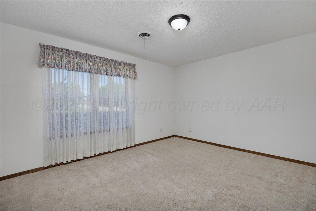 6801 Montague Drive Property Photo 9