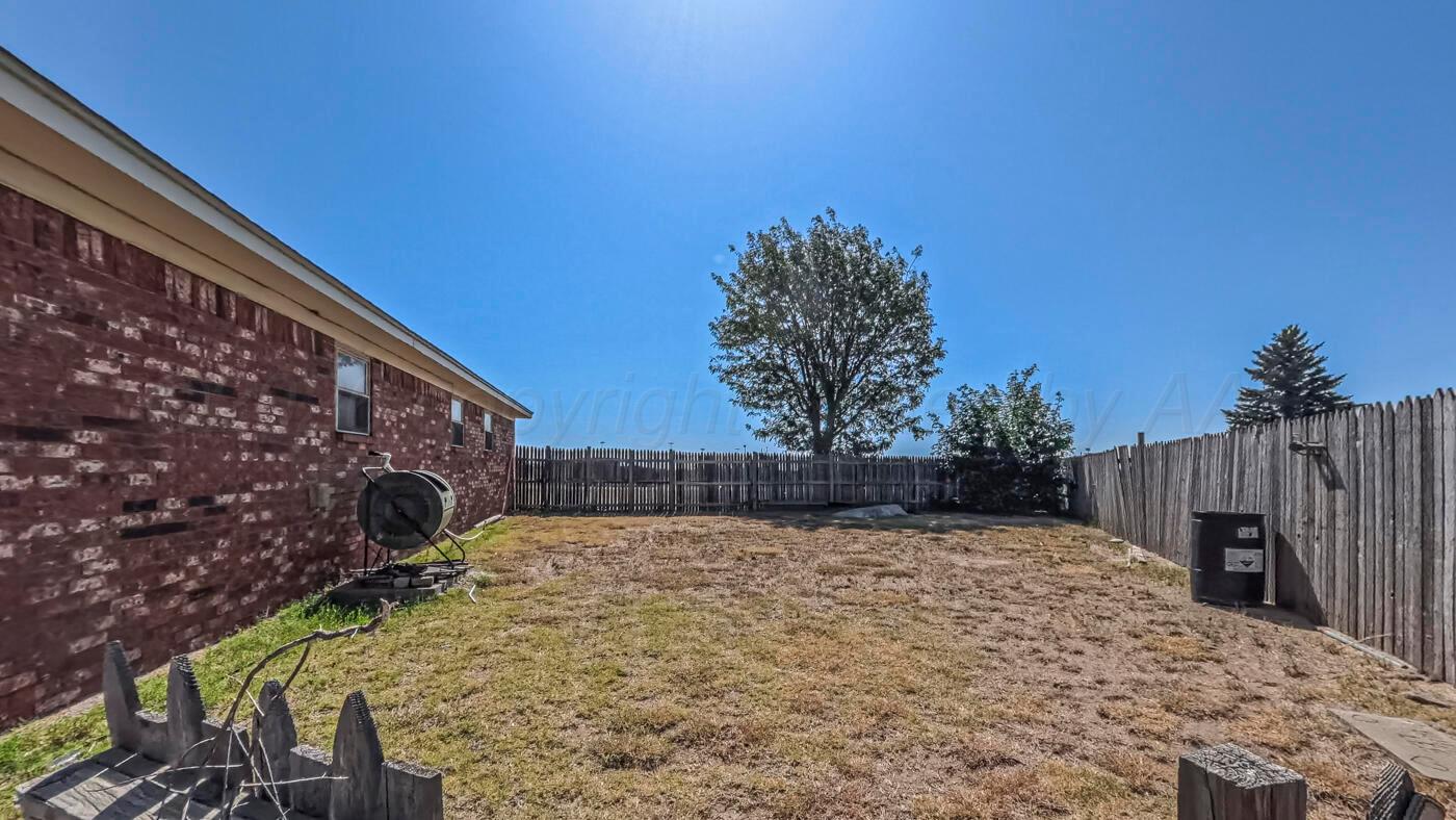 702 S Elm Avenue Property Photo 1