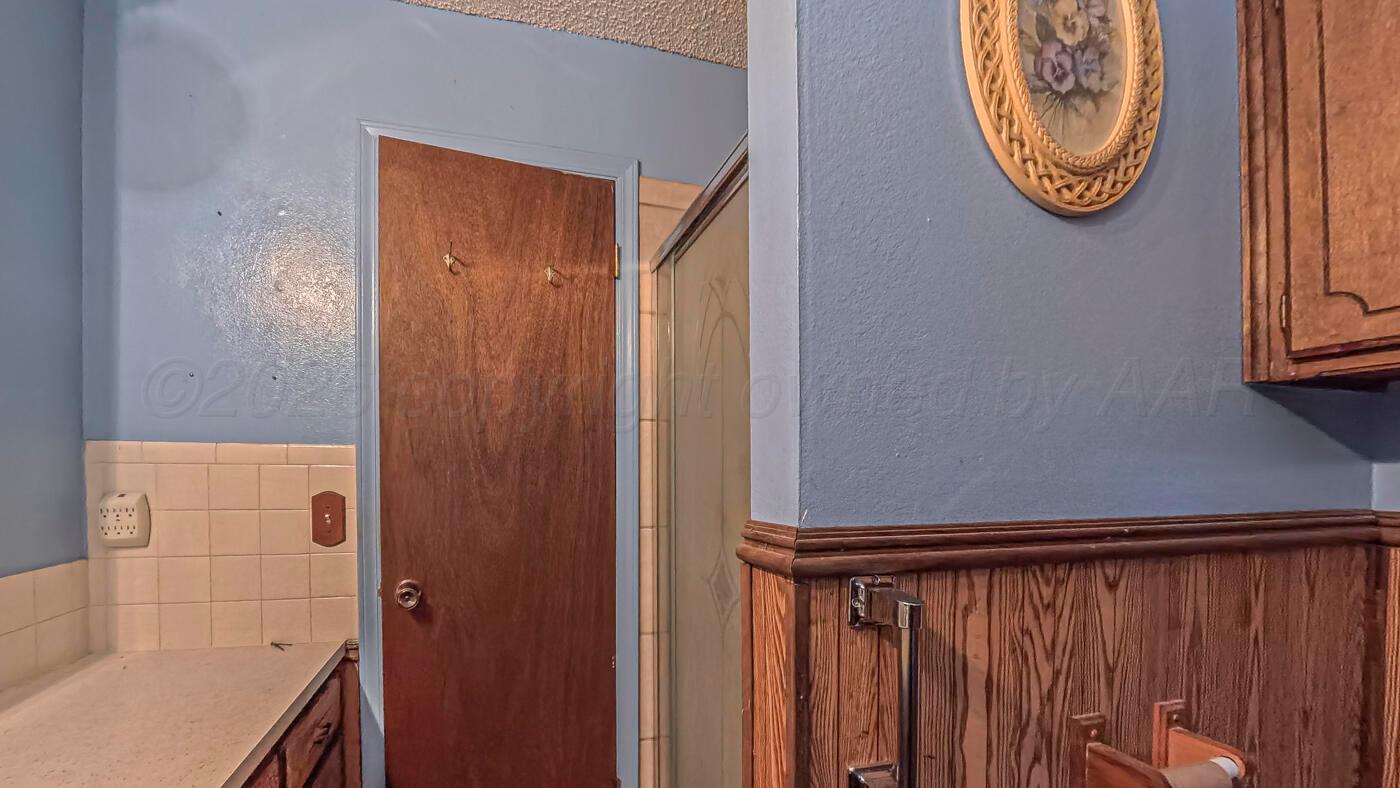 702 S Elm Avenue Property Photo 6