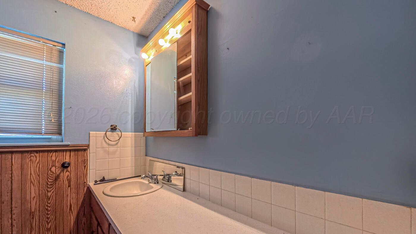 702 S Elm Avenue Property Photo 7