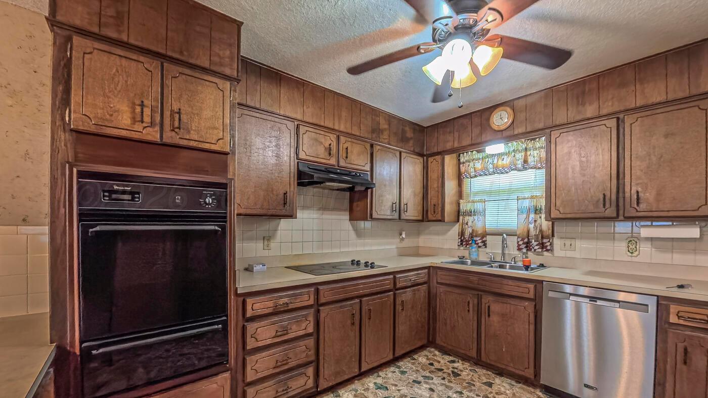 702 S Elm Avenue Property Photo 14