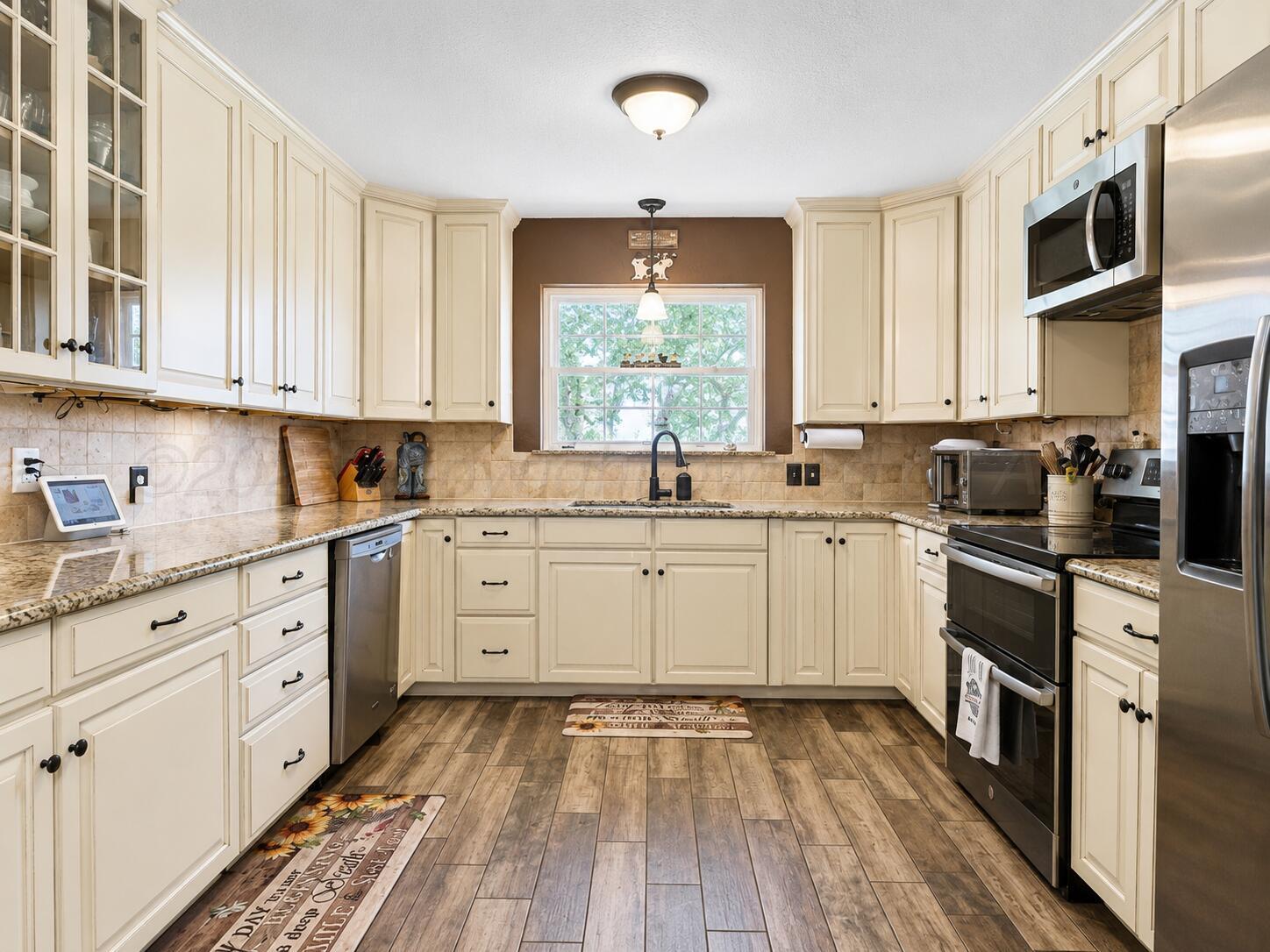 802 Wilbanks Drive Property Photo 1