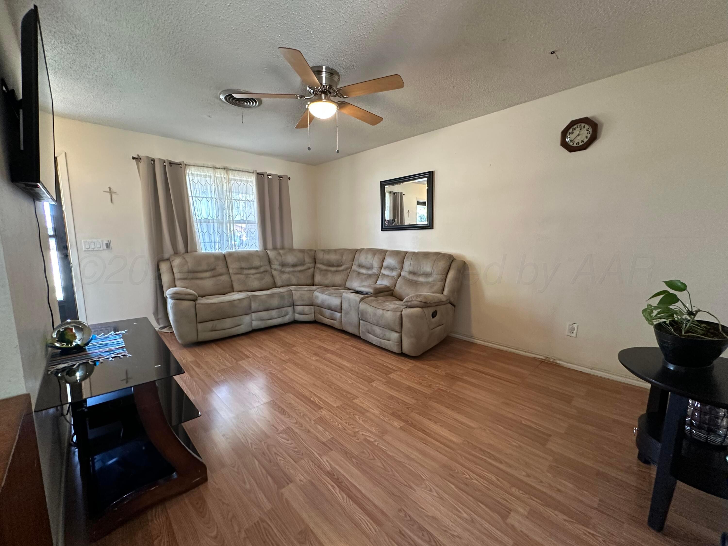 913 Shamrock Drive Property Photo 2