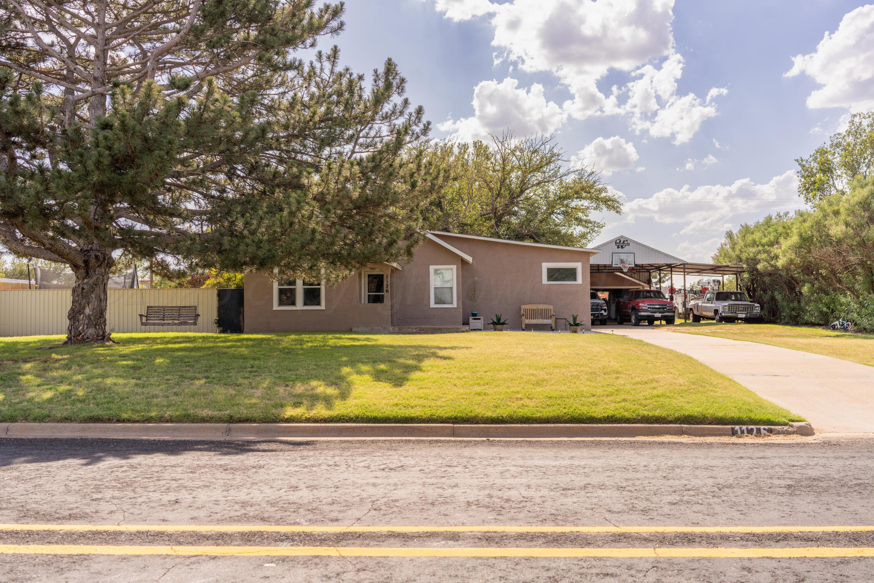 1126 S Main Street Property Photo 3