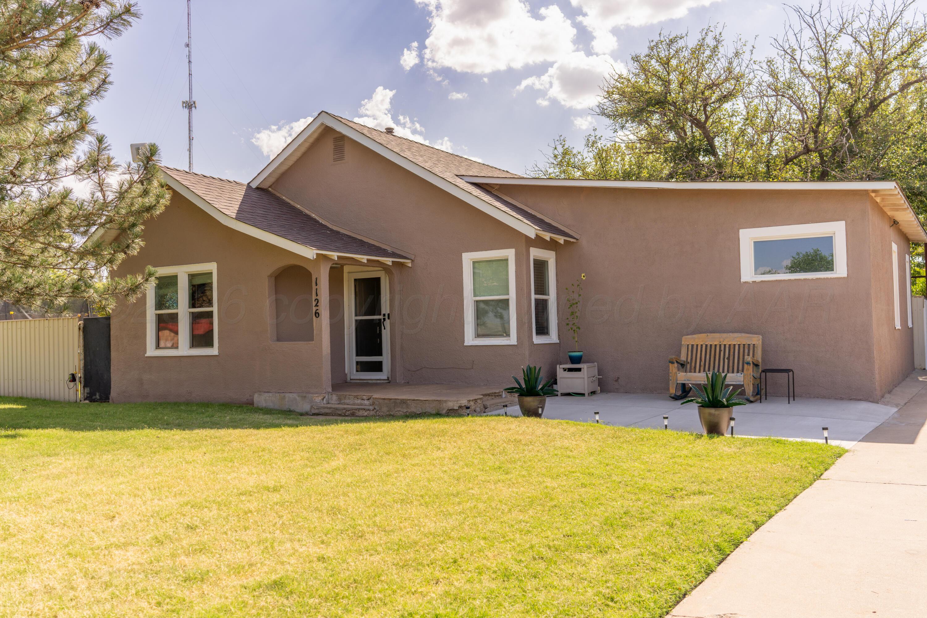 1126 S Main Street Property Photo 4