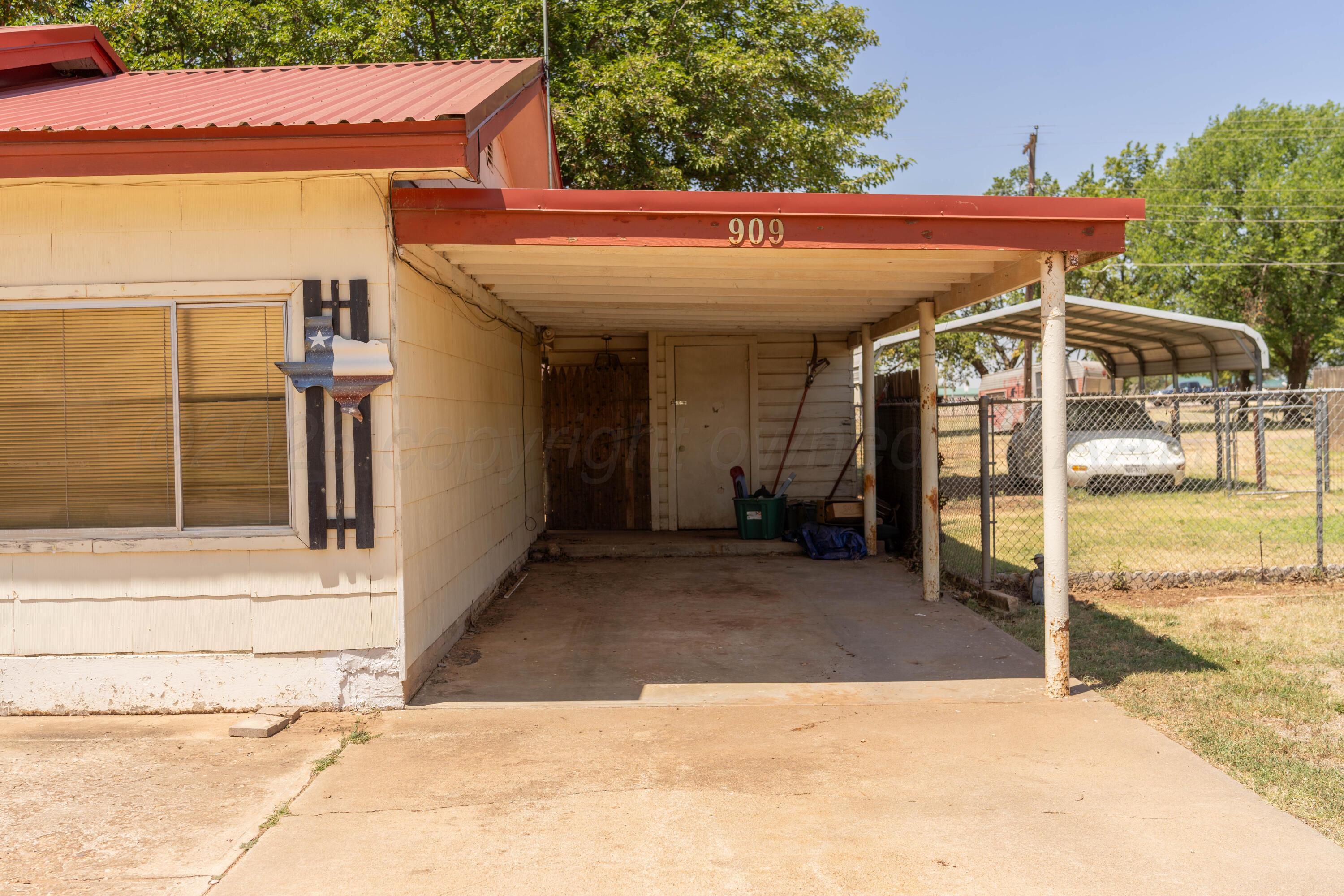 909 S Madden Street Property Photo 5