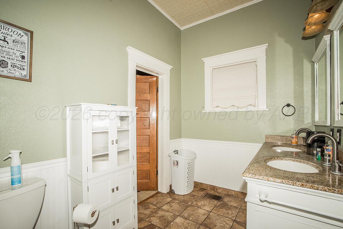 1914 S Harrison Street Property Photo 19