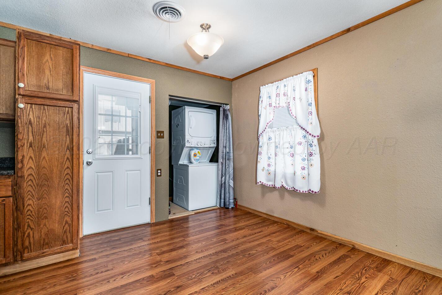 2702 S Highland Street Property Photo 9