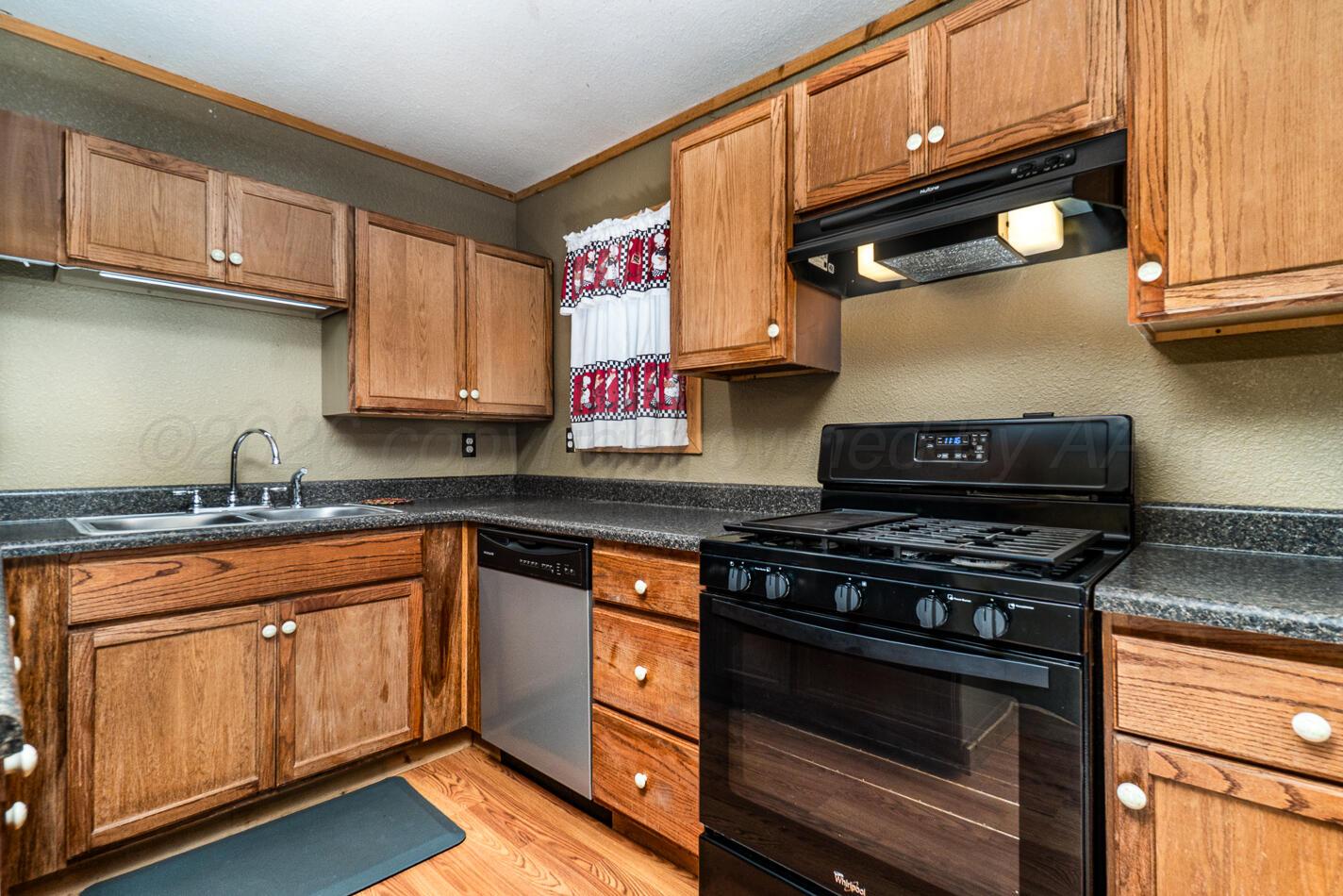 2702 S Highland Street Property Photo 11