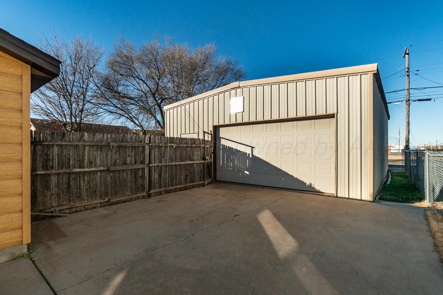 2702 S Highland Street Property Photo 21