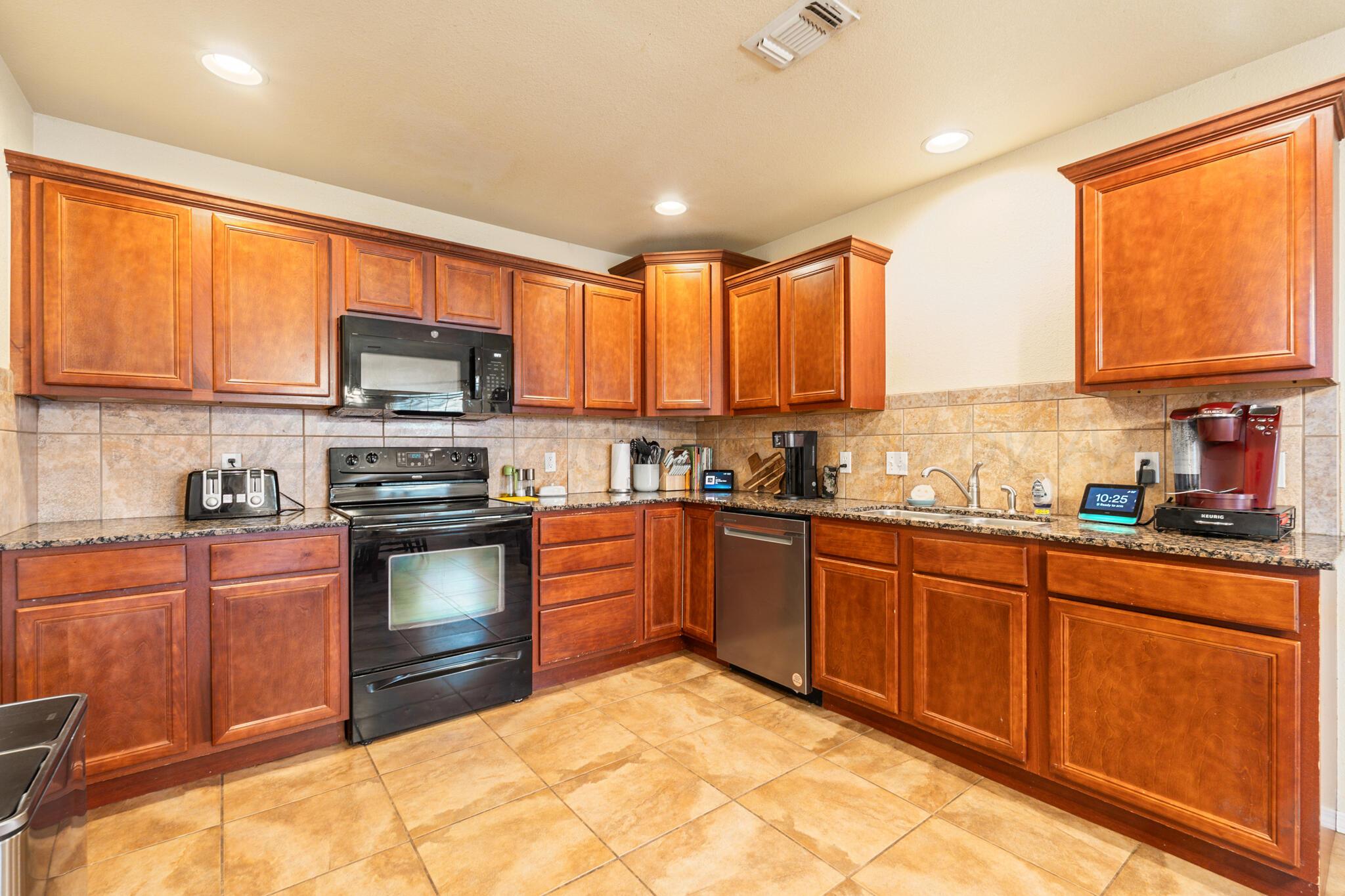 8302 Vail Drive Property Photo 6