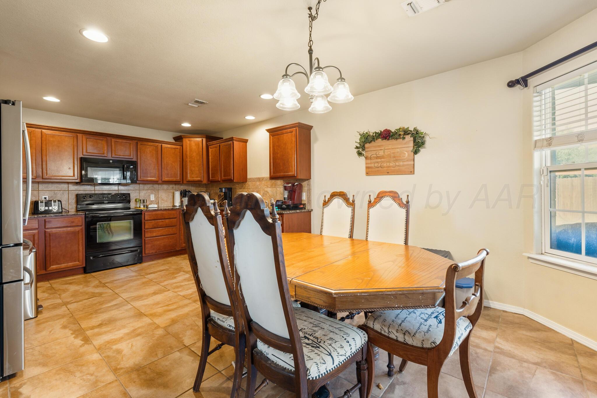 8302 Vail Drive Property Photo 7