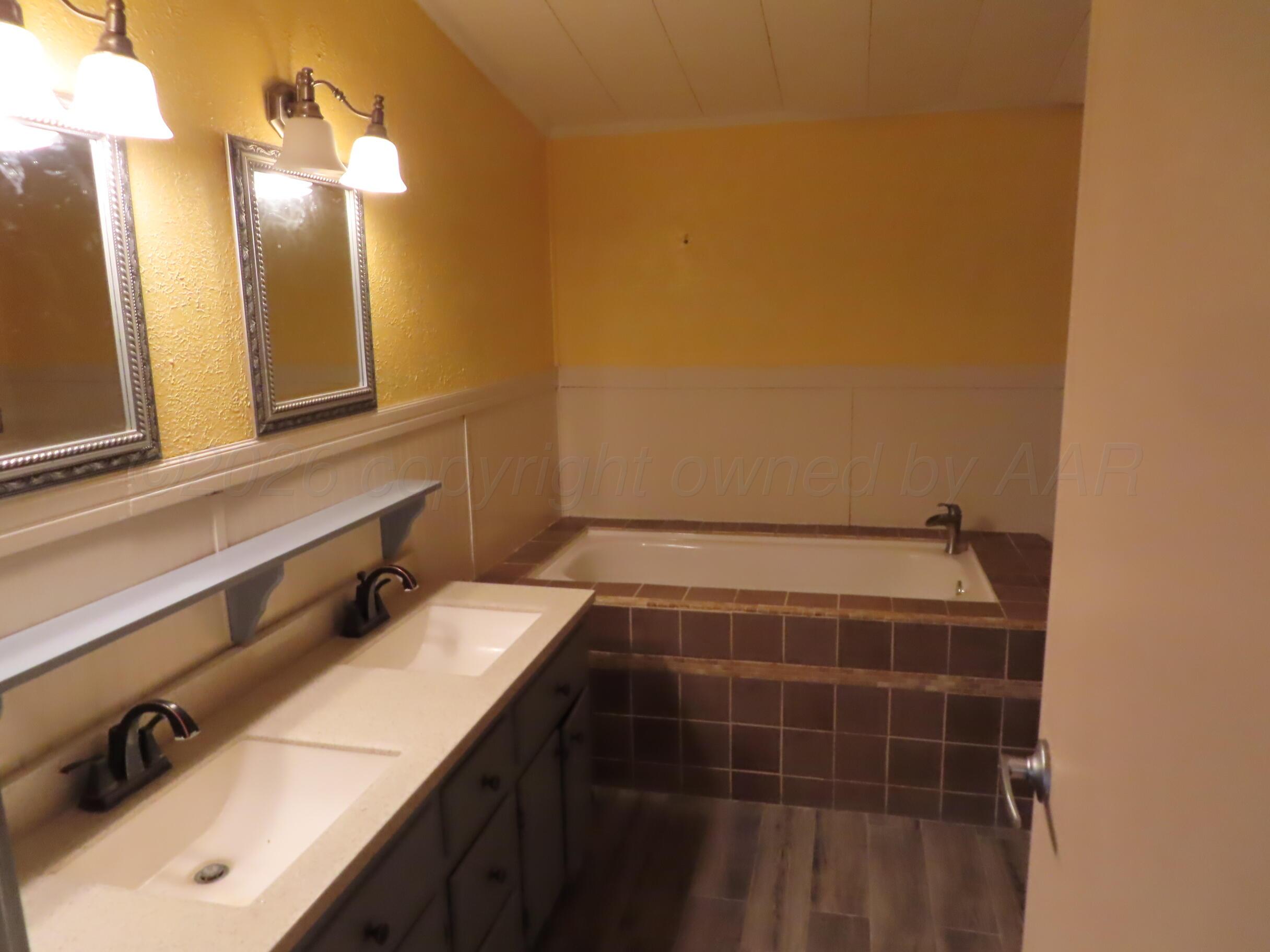 8101 Sophia Property Photo 9