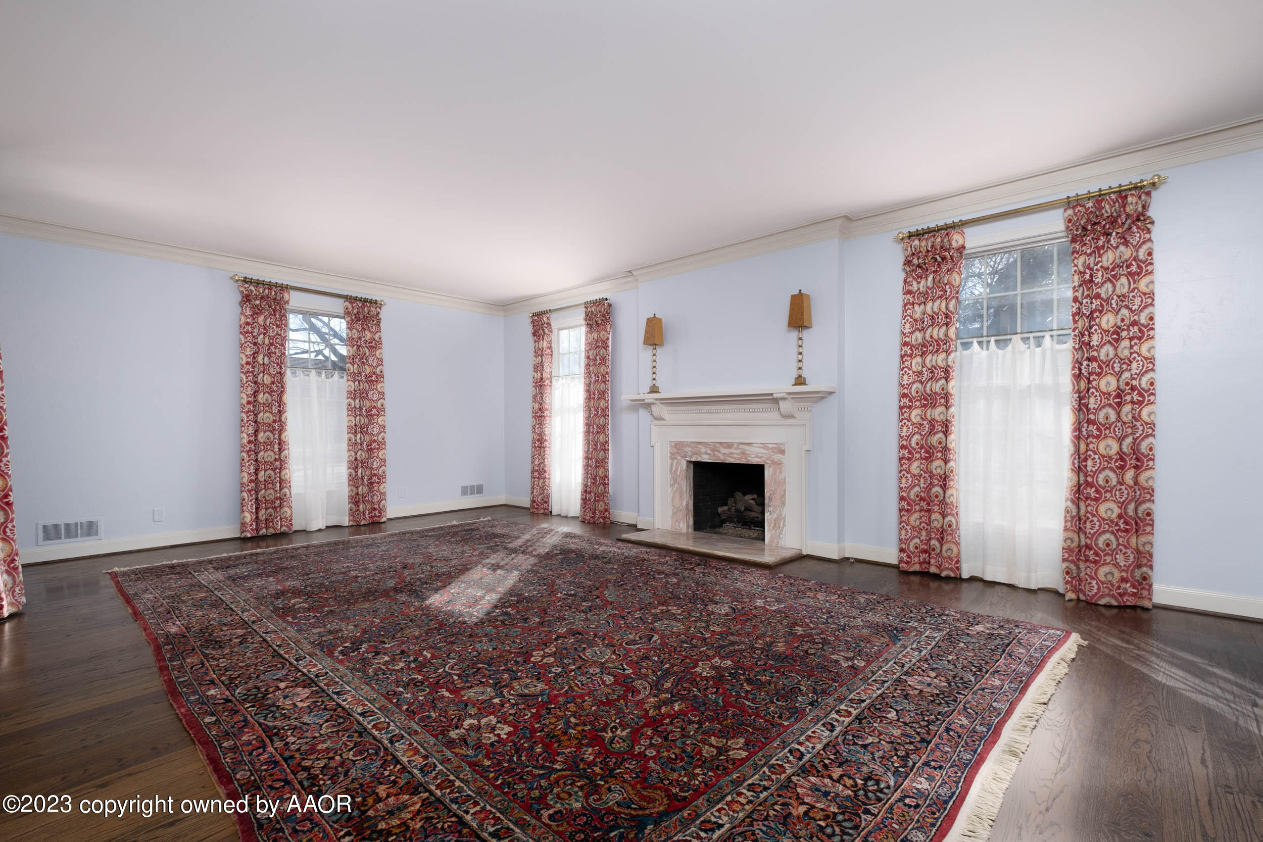2802 S Hughes Street Property Photo 4