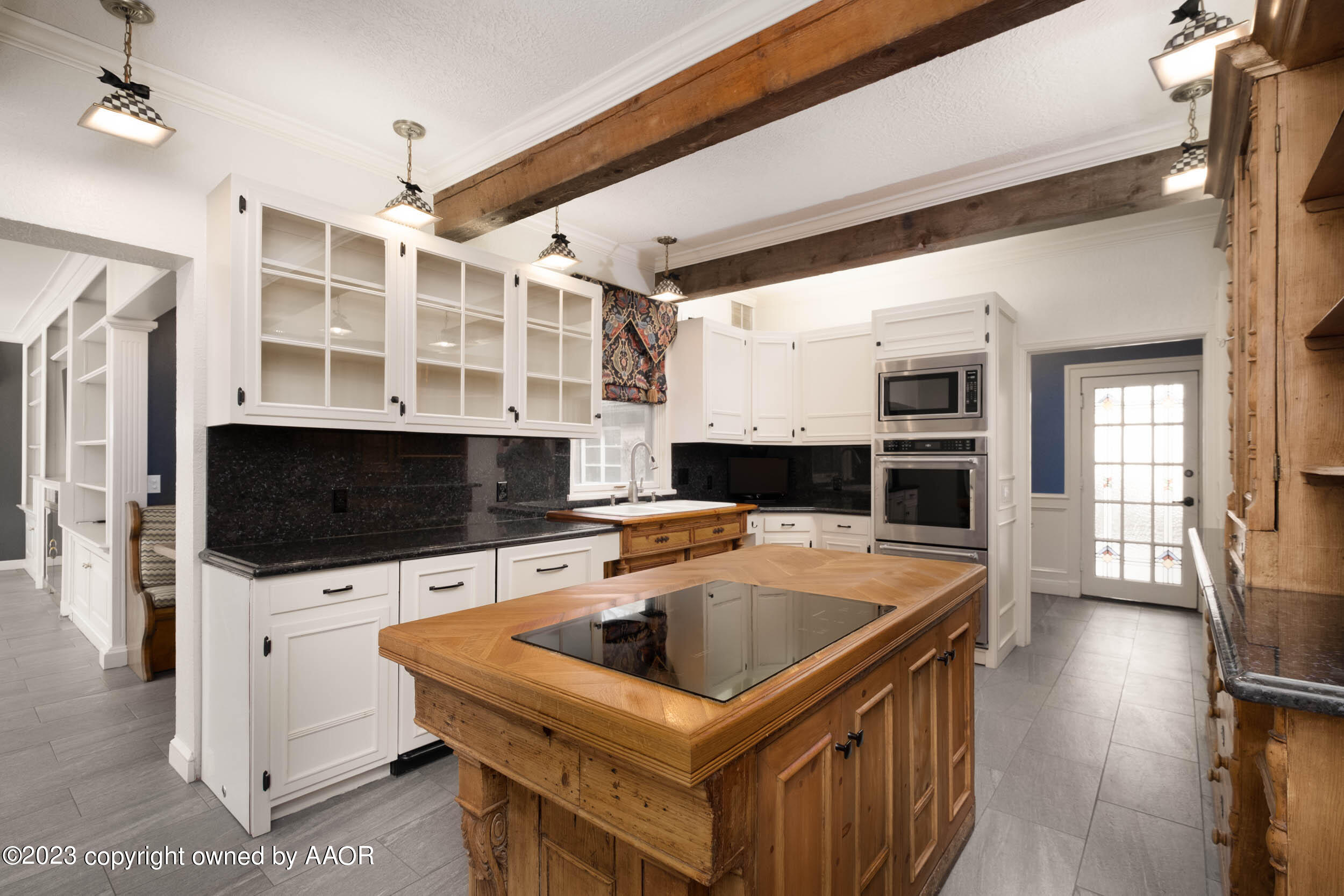 2802 S Hughes Street Property Photo 12
