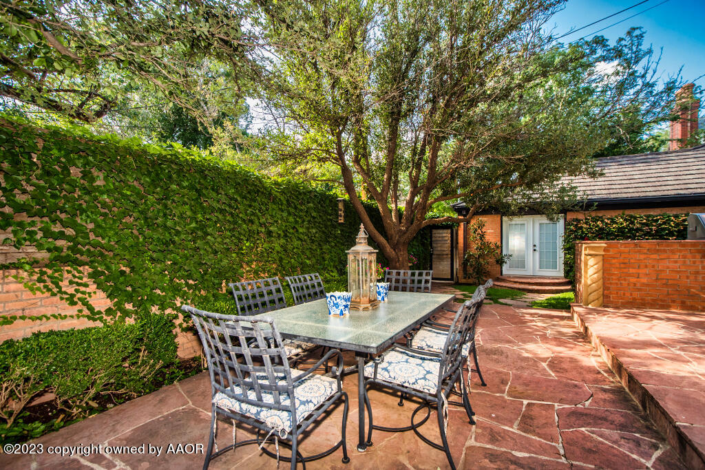 2802 S Hughes Street Property Photo 37