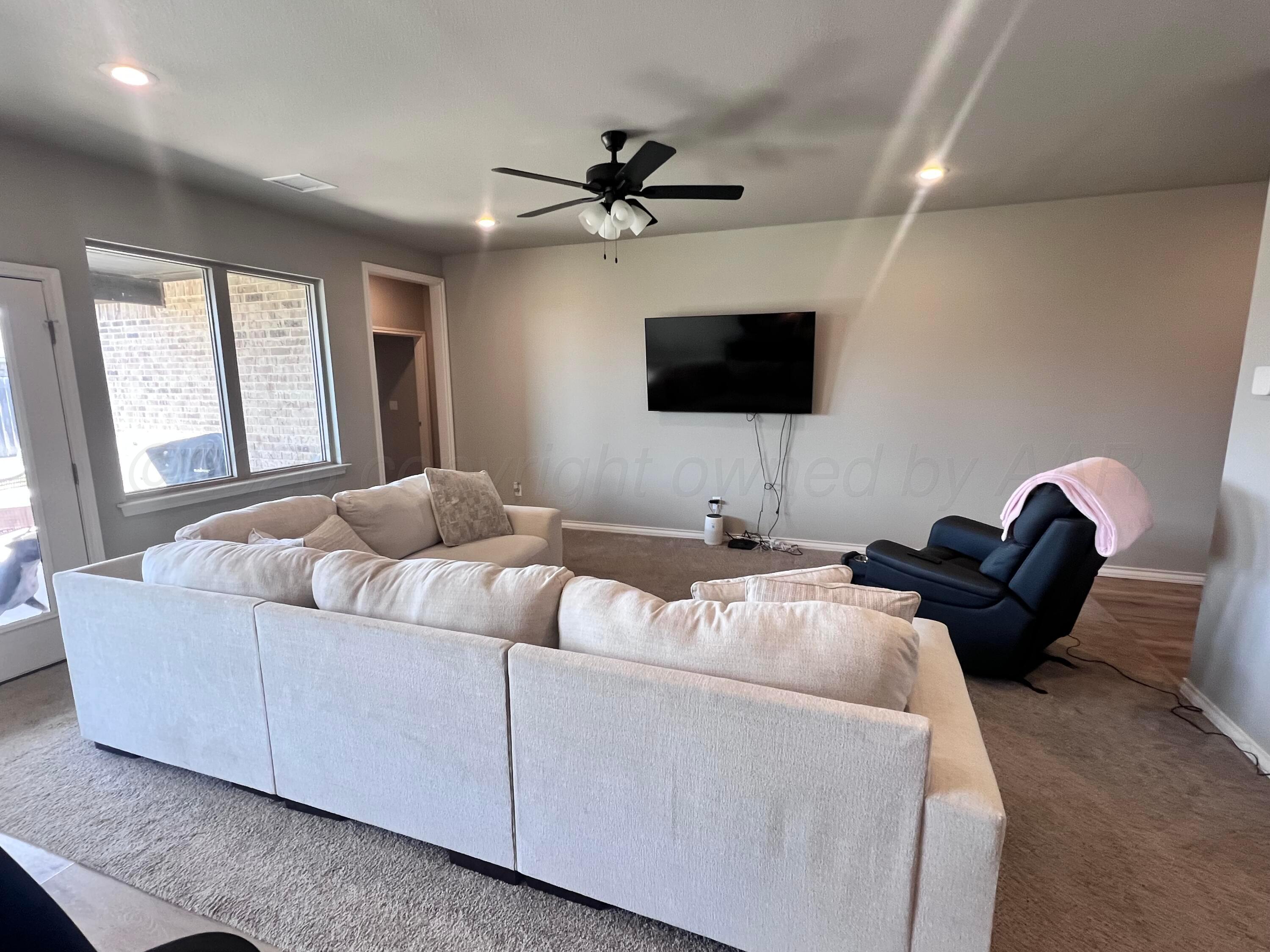 1128 Estacado Street Property Photo 11