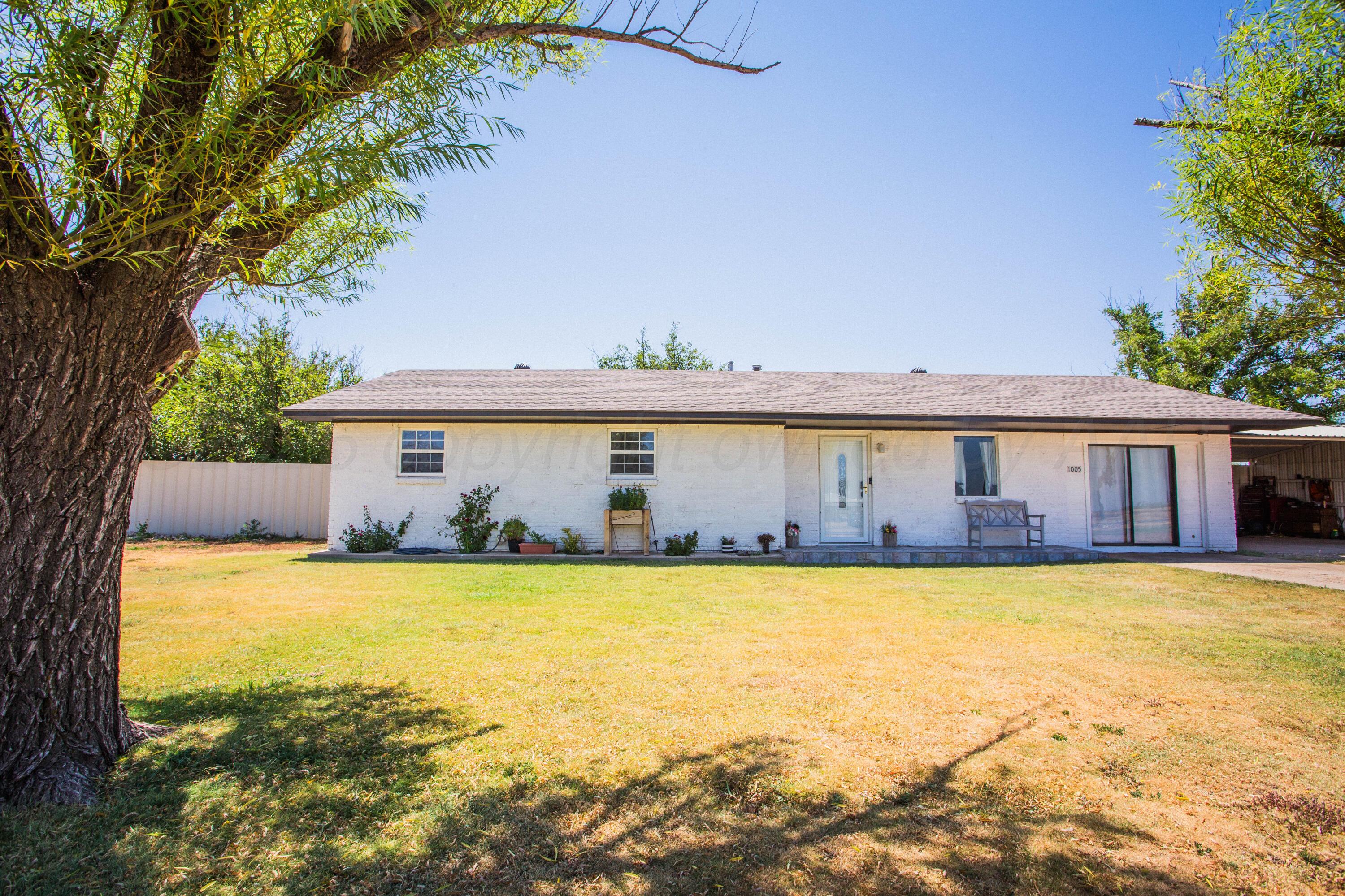 1005 N Dallas Avenue Property Photo 1
