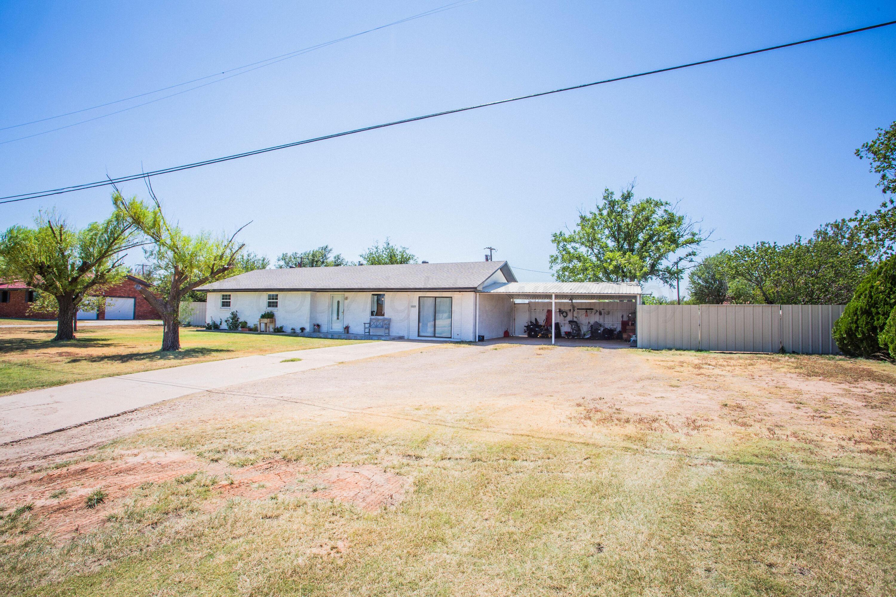 1005 N Dallas Avenue Property Photo 3
