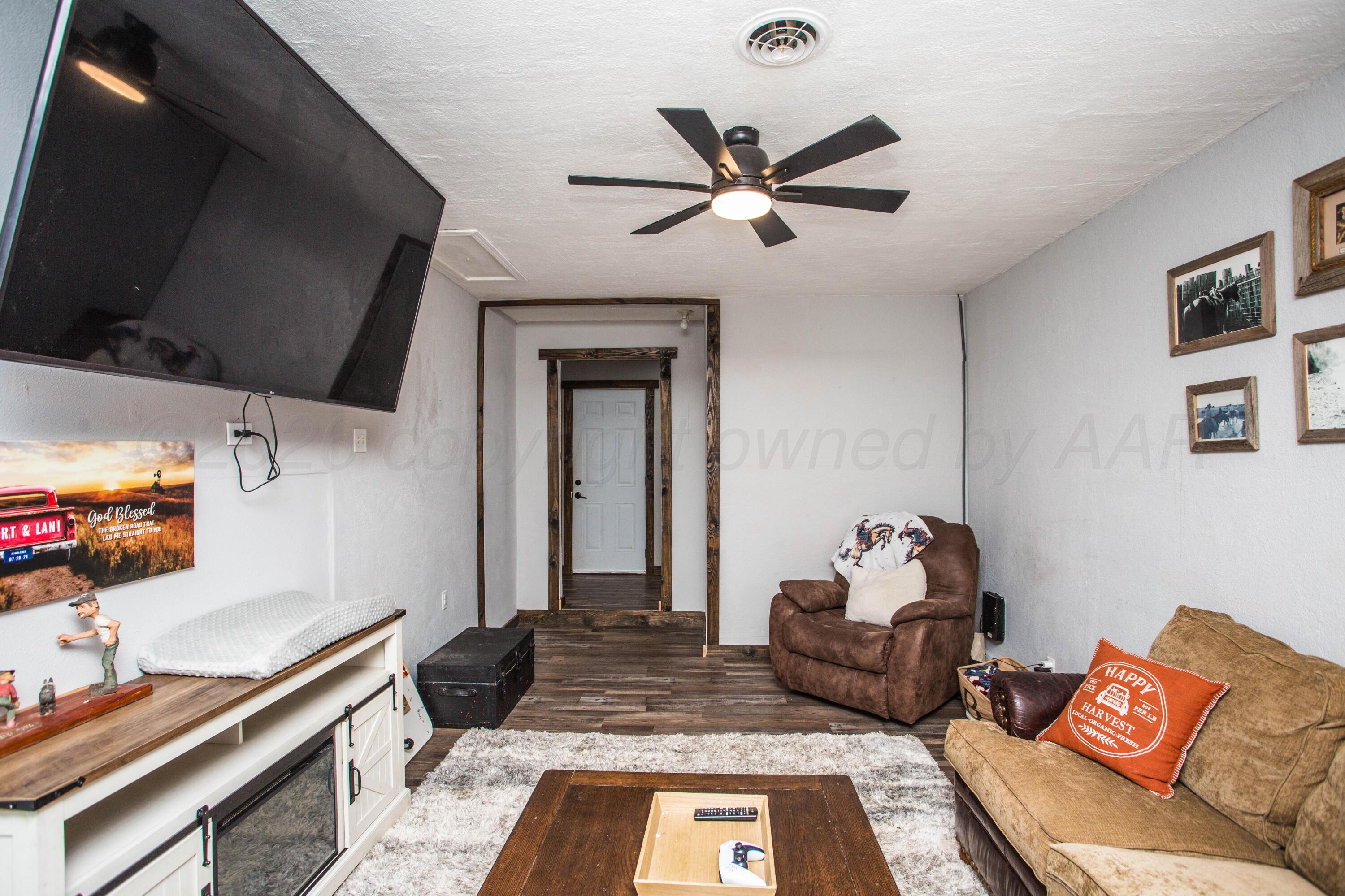 1005 N Dallas Avenue Property Photo 8