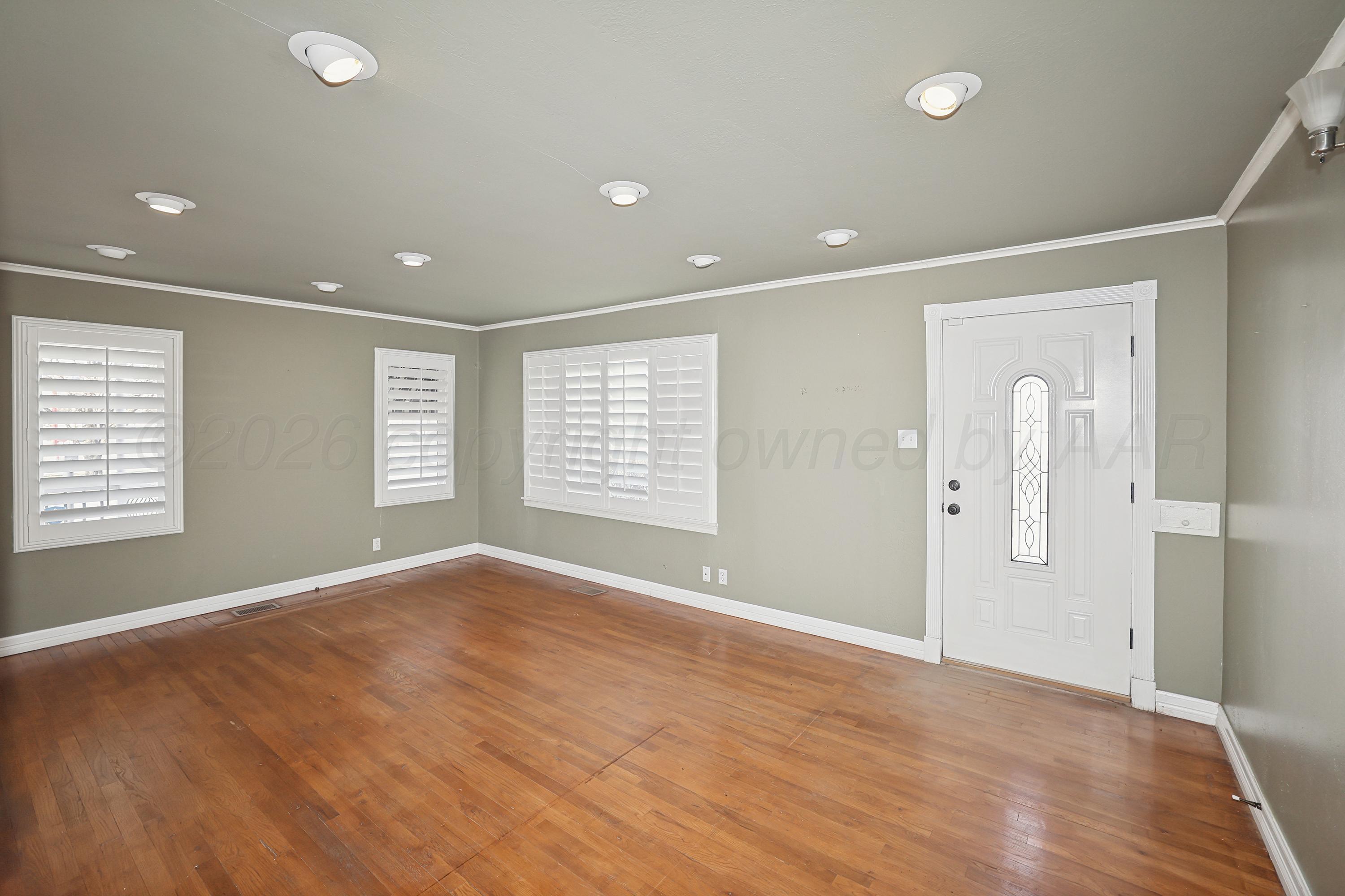 702 E 7th Street Property Photo 6