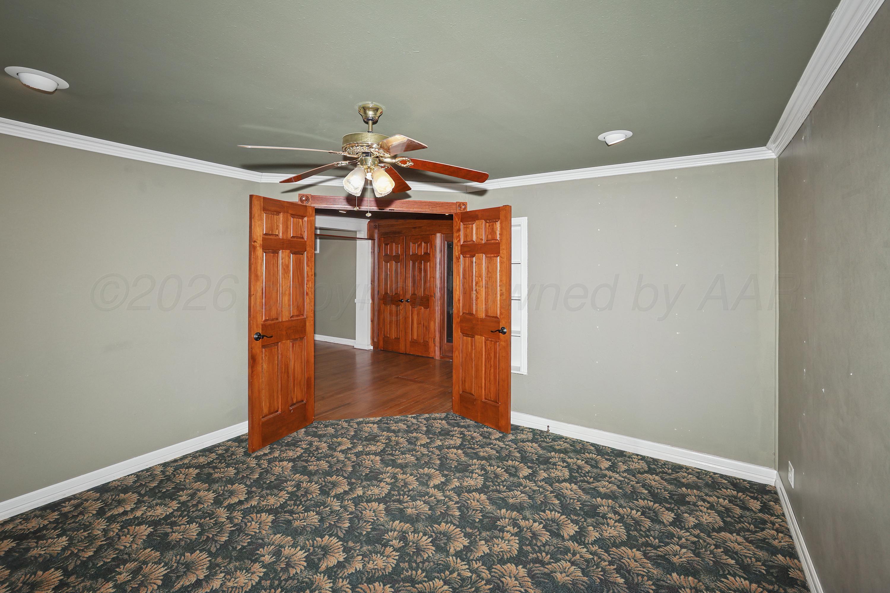 702 E 7th Street Property Photo 7