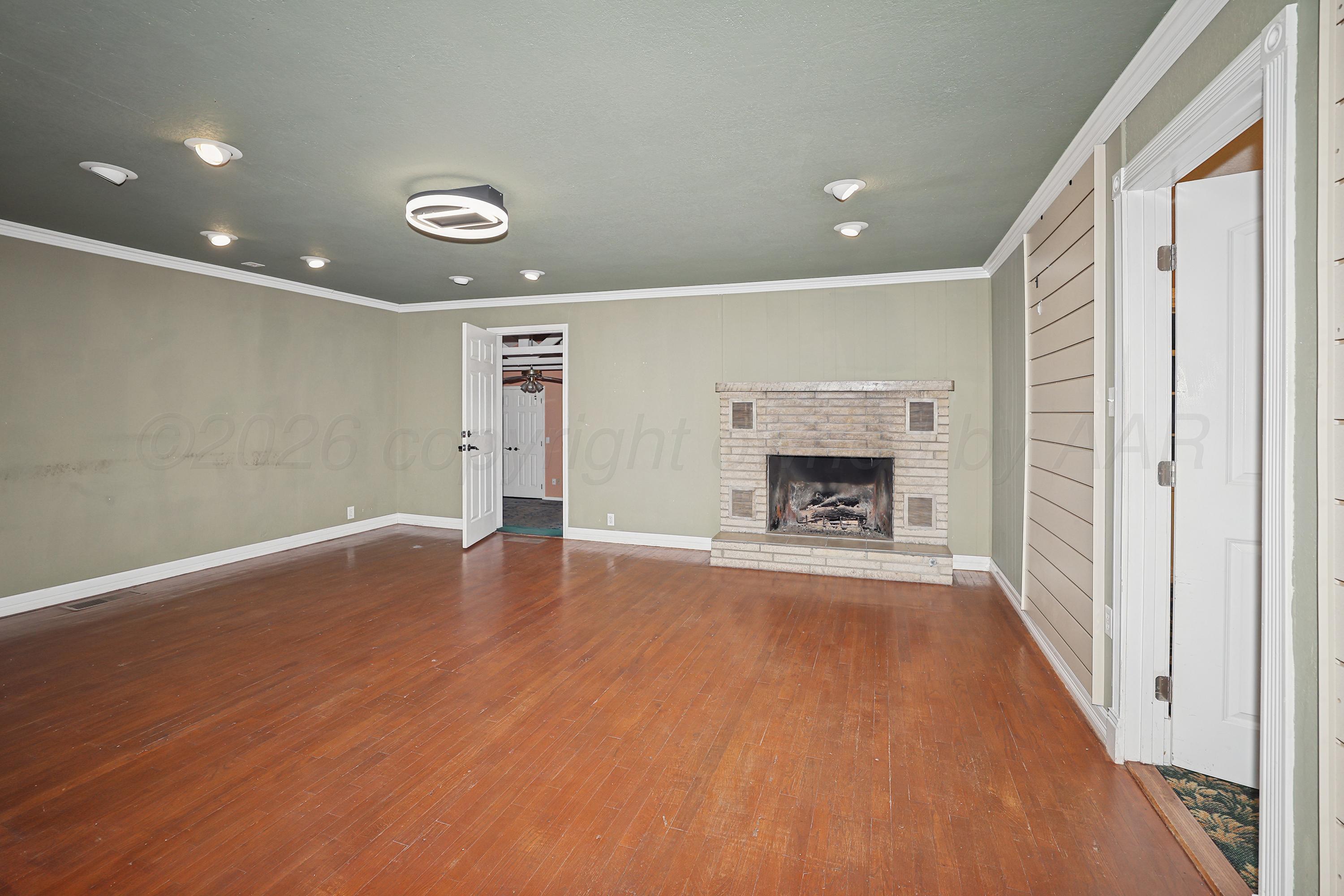 702 E 7th Street Property Photo 8