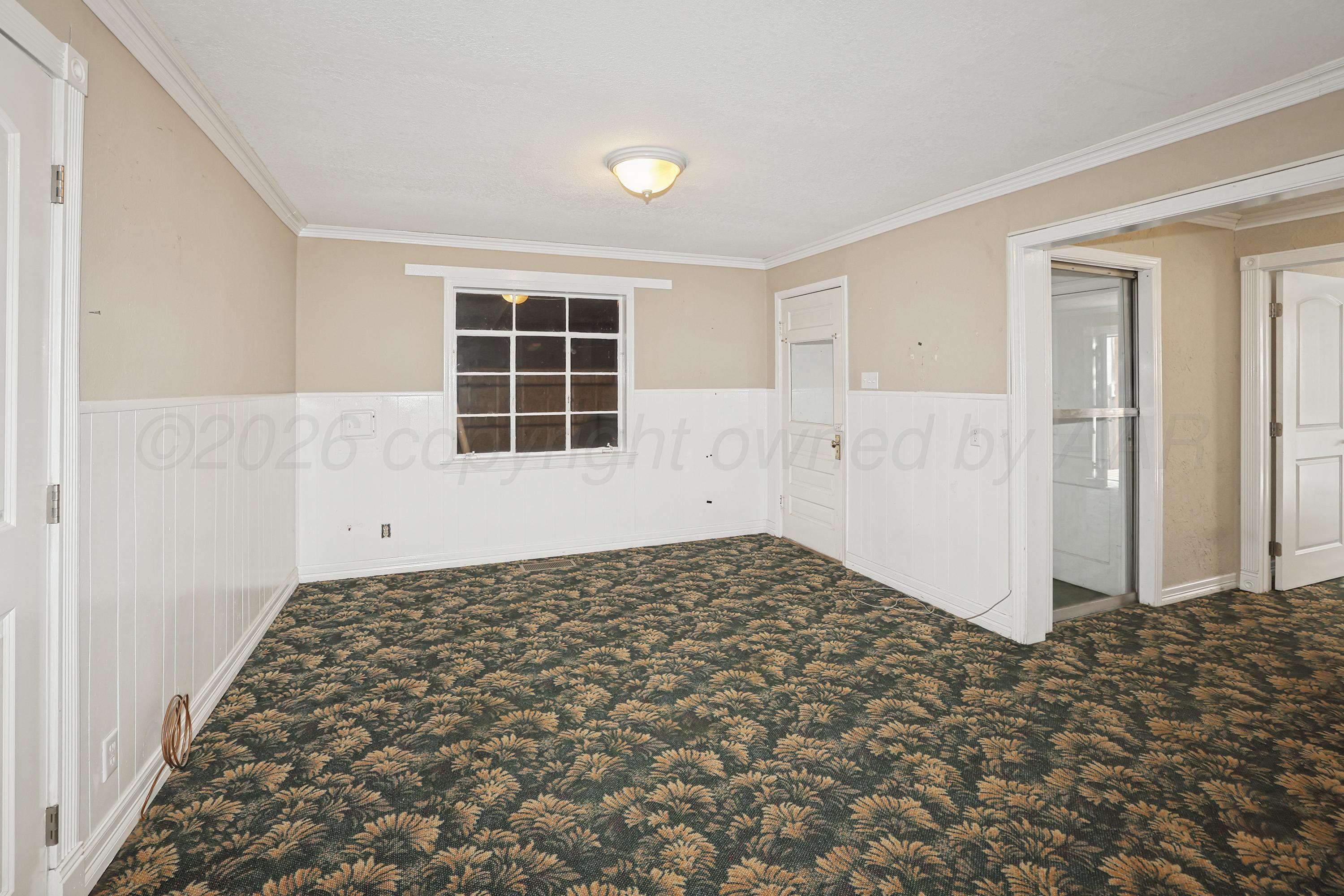 702 E 7th Street Property Photo 10