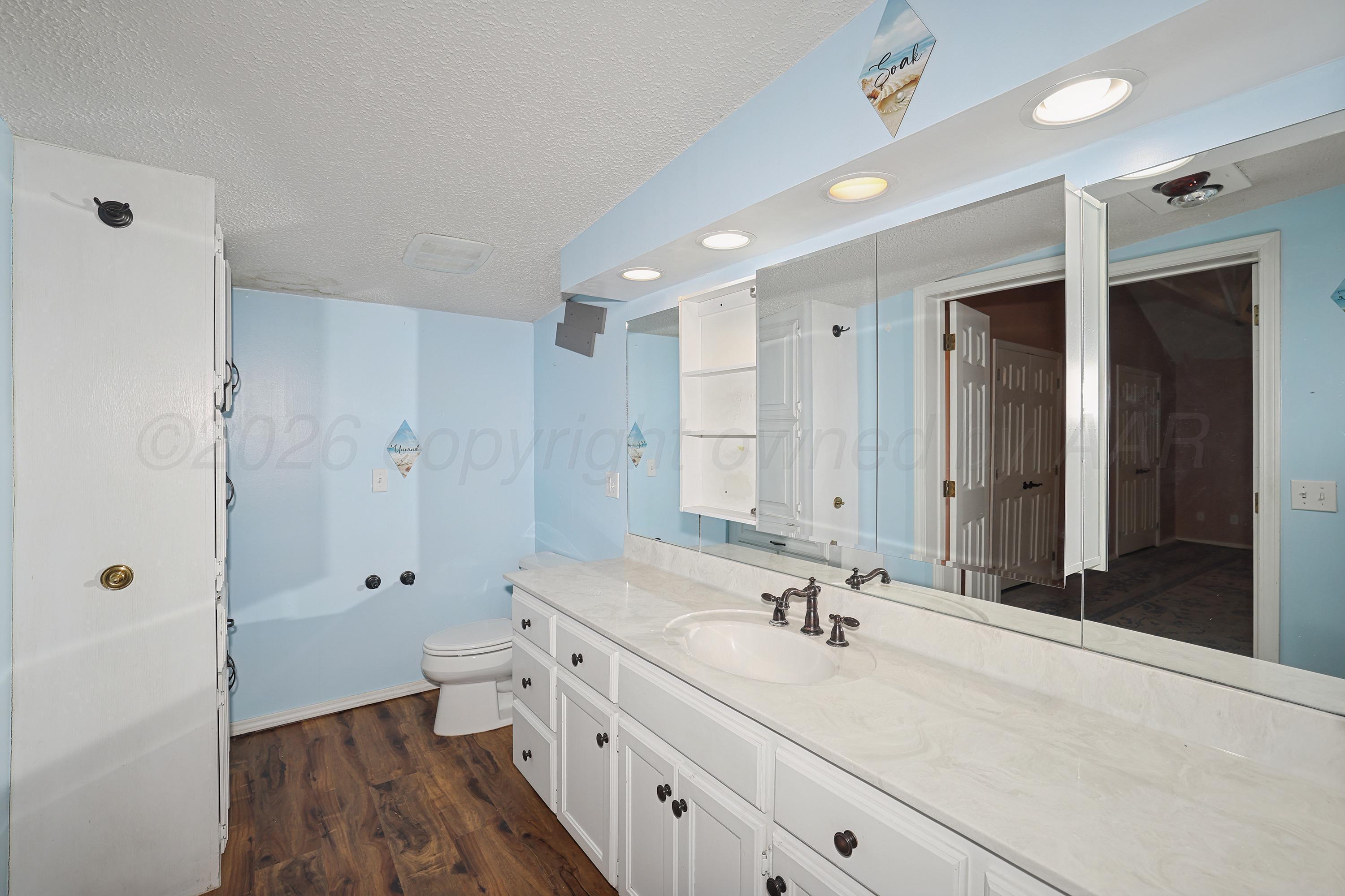702 E 7th Street Property Photo 13