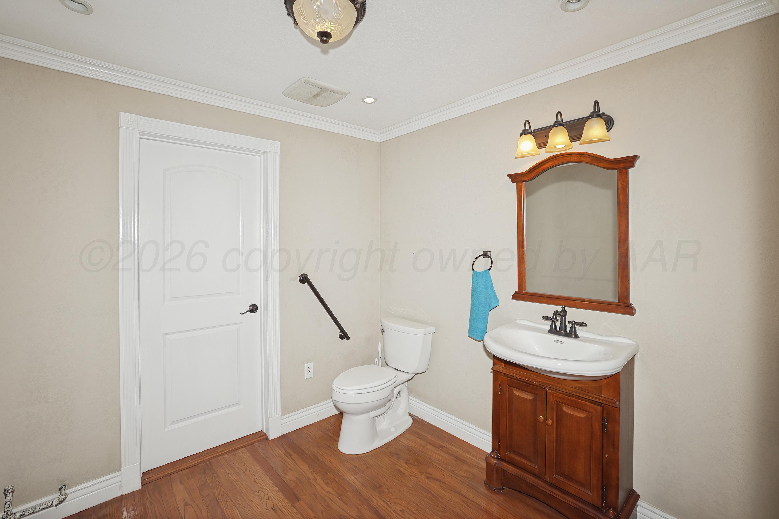 702 E 7th Street Property Photo 14