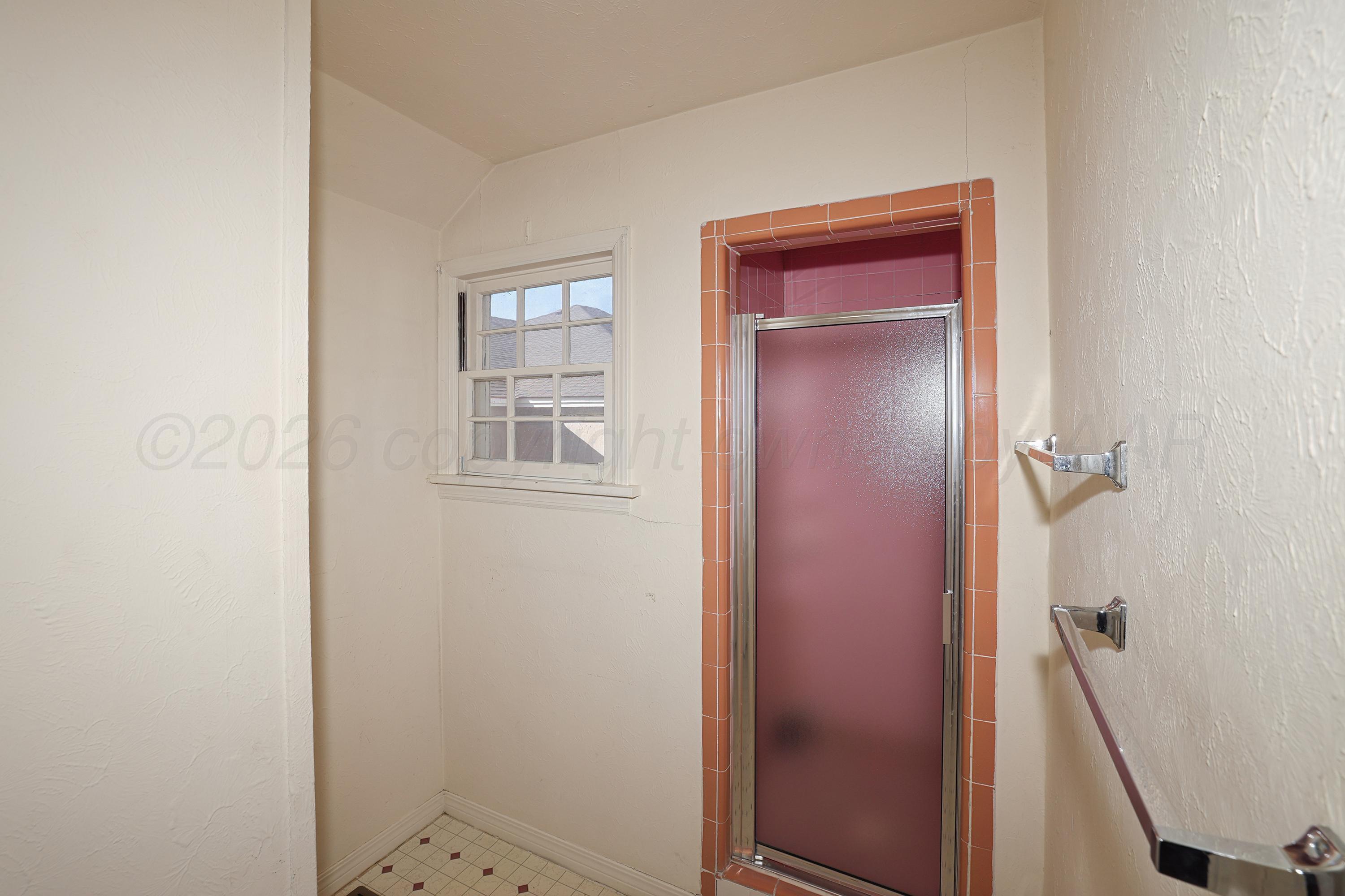 702 E 7th Street Property Photo 15