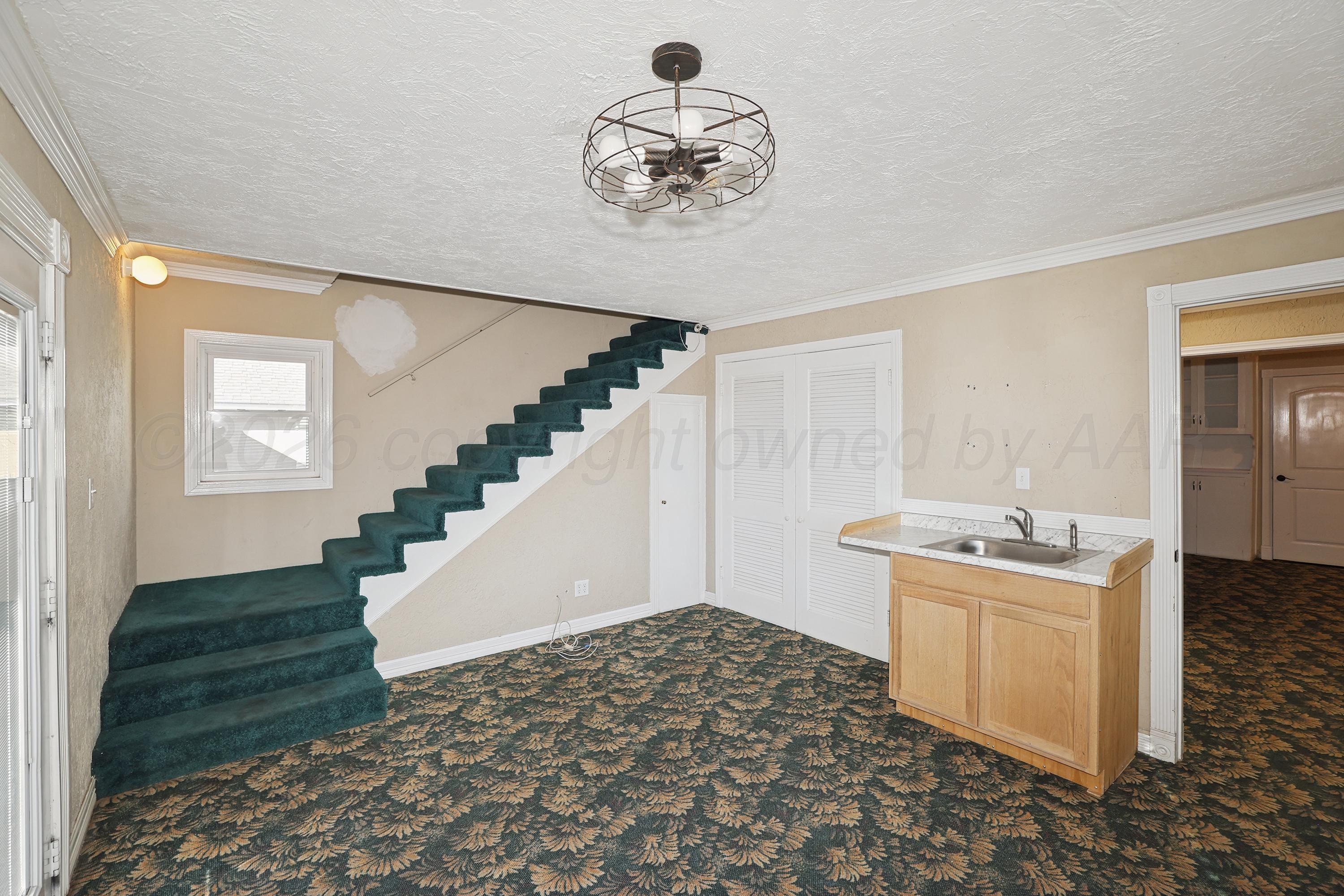 702 E 7th Street Property Photo 18