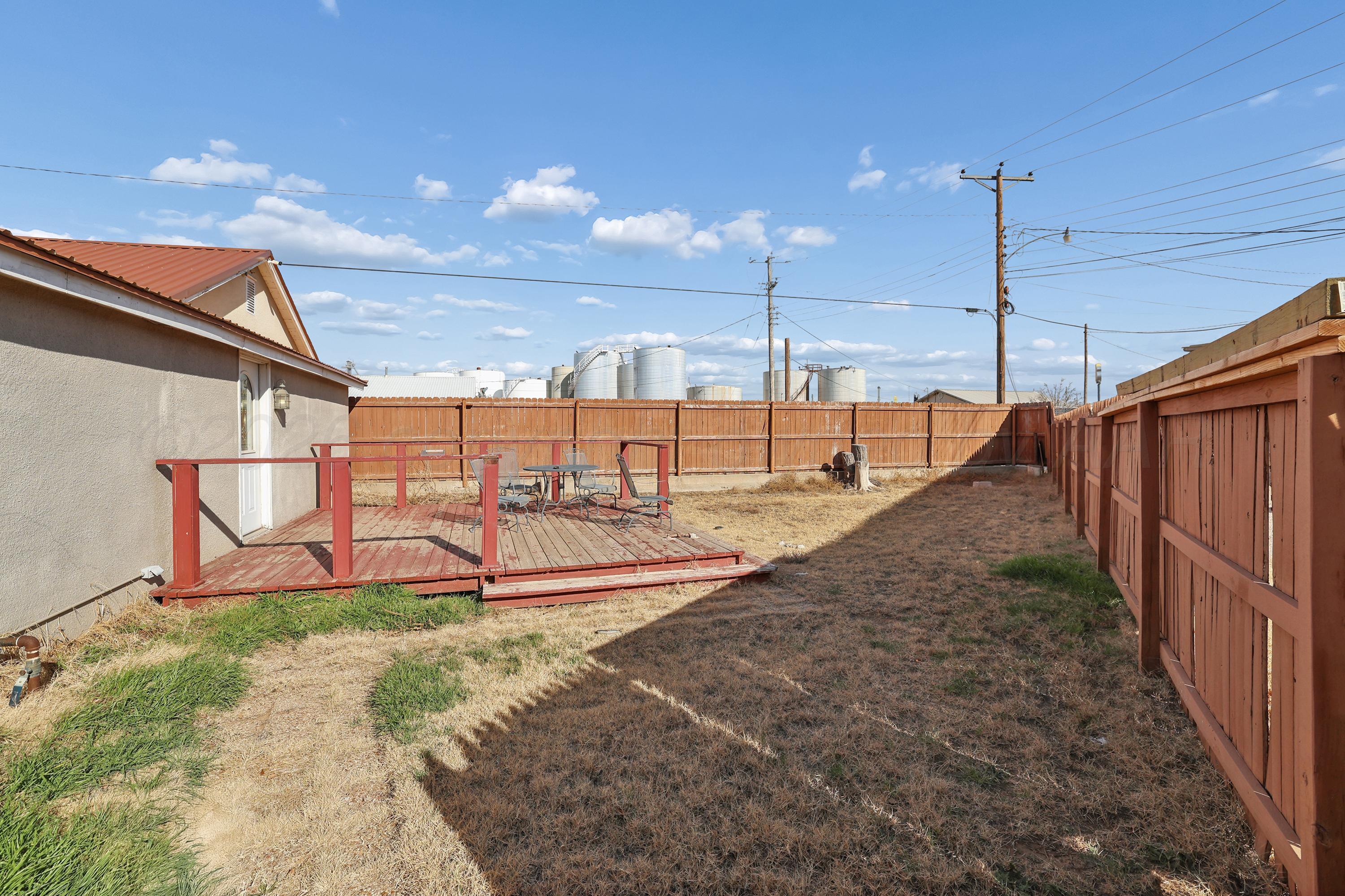 702 E 7th Street Property Photo 22