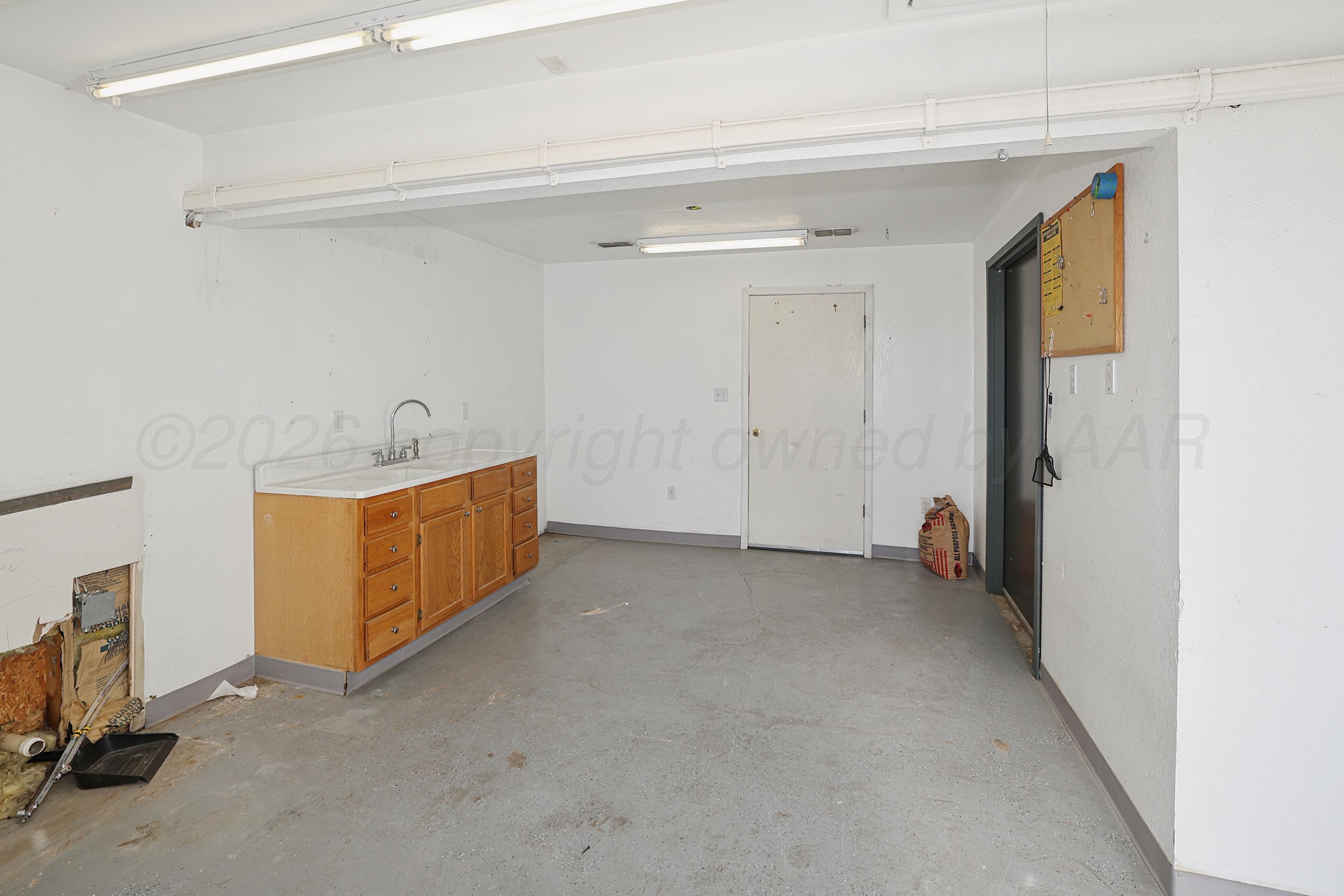 702 E 7th Street Property Photo 33