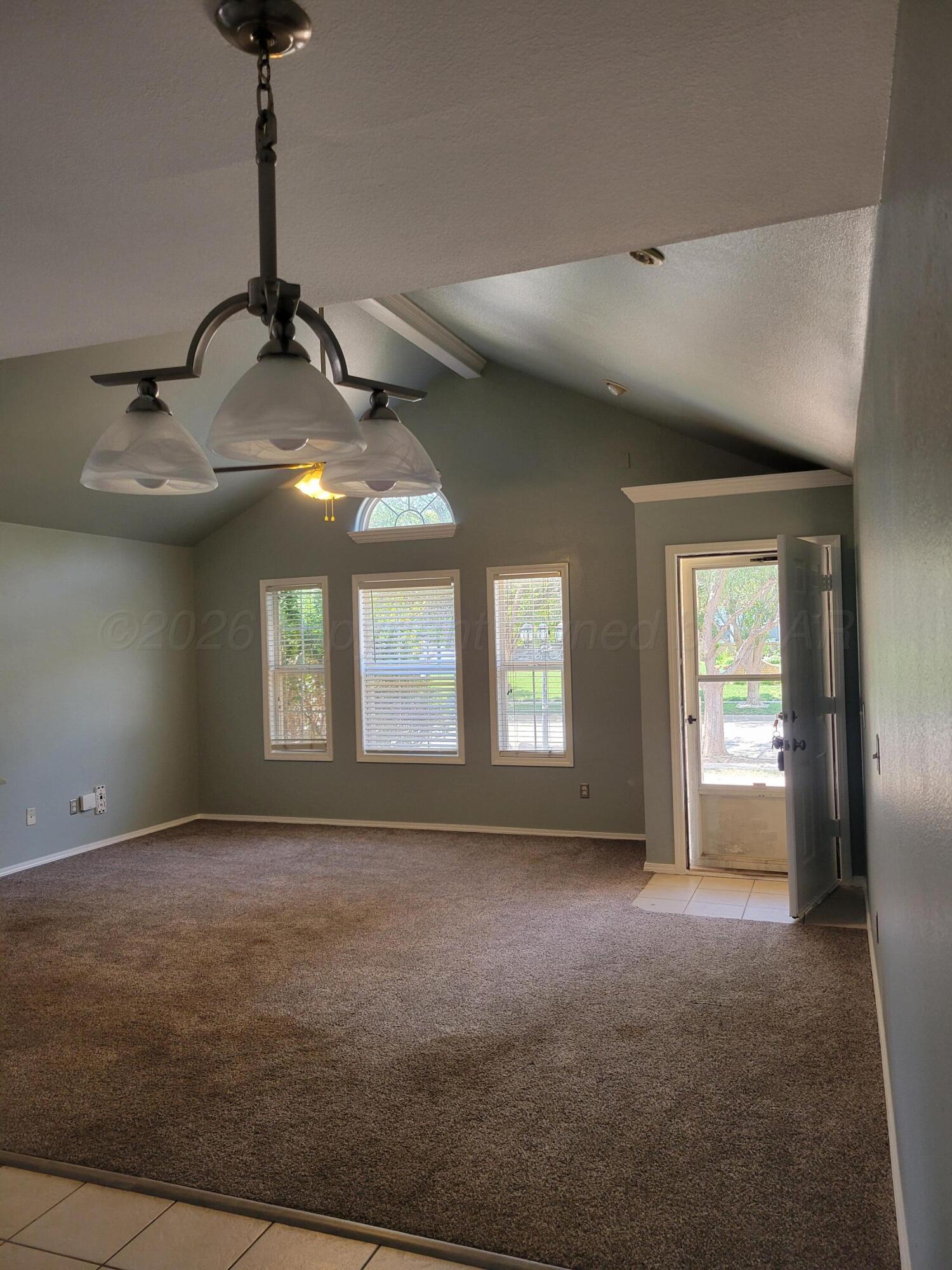 3811 S Roberts Street Property Photo 3
